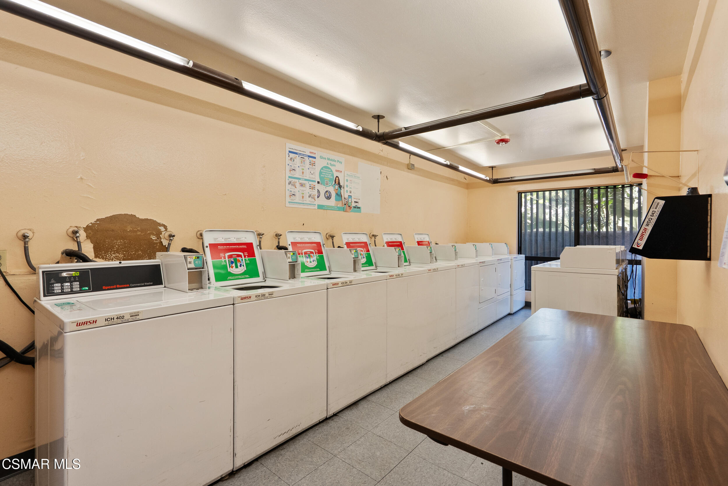 22100 Burbank Boulevard, 348e