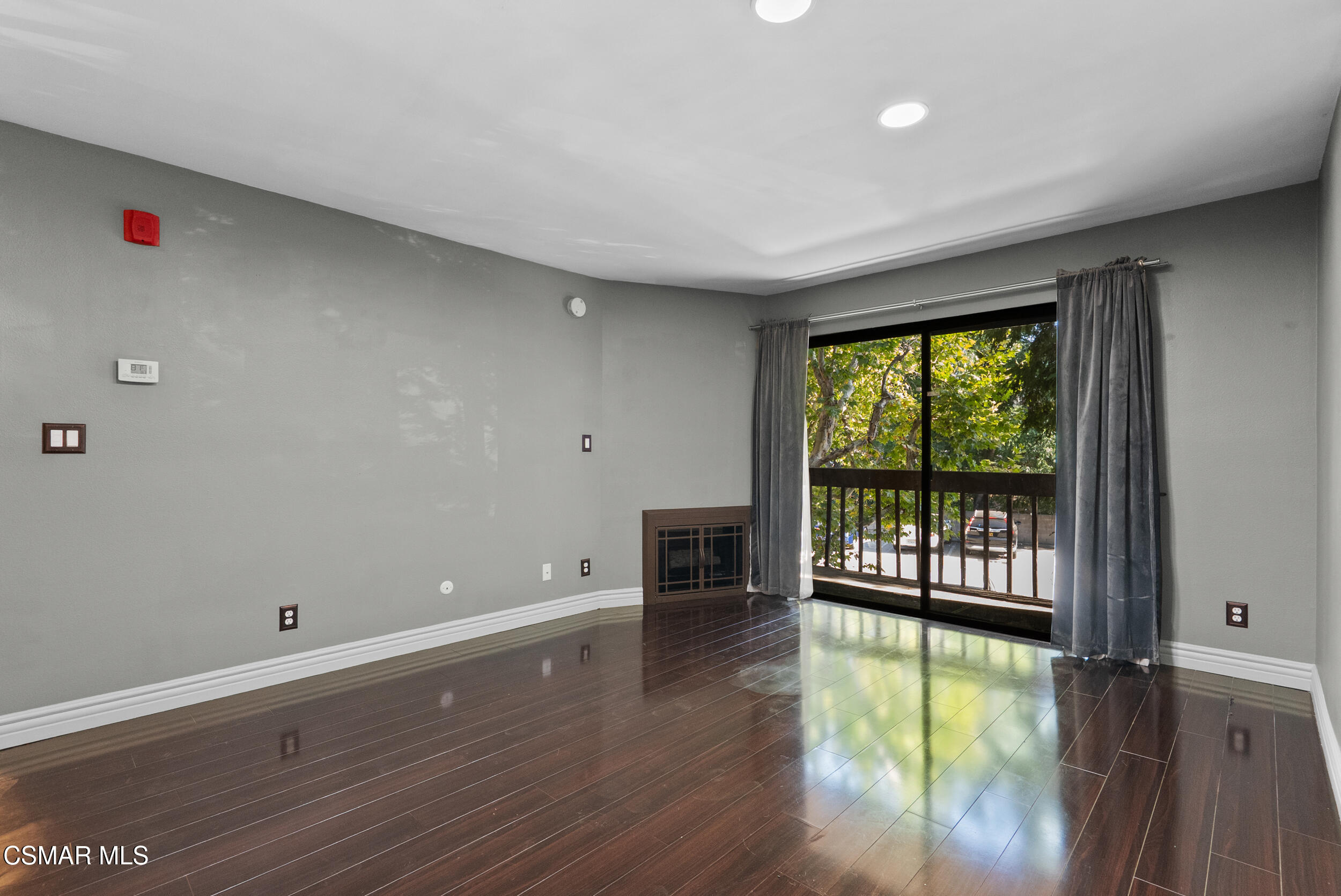 22100 Burbank Boulevard, 348e