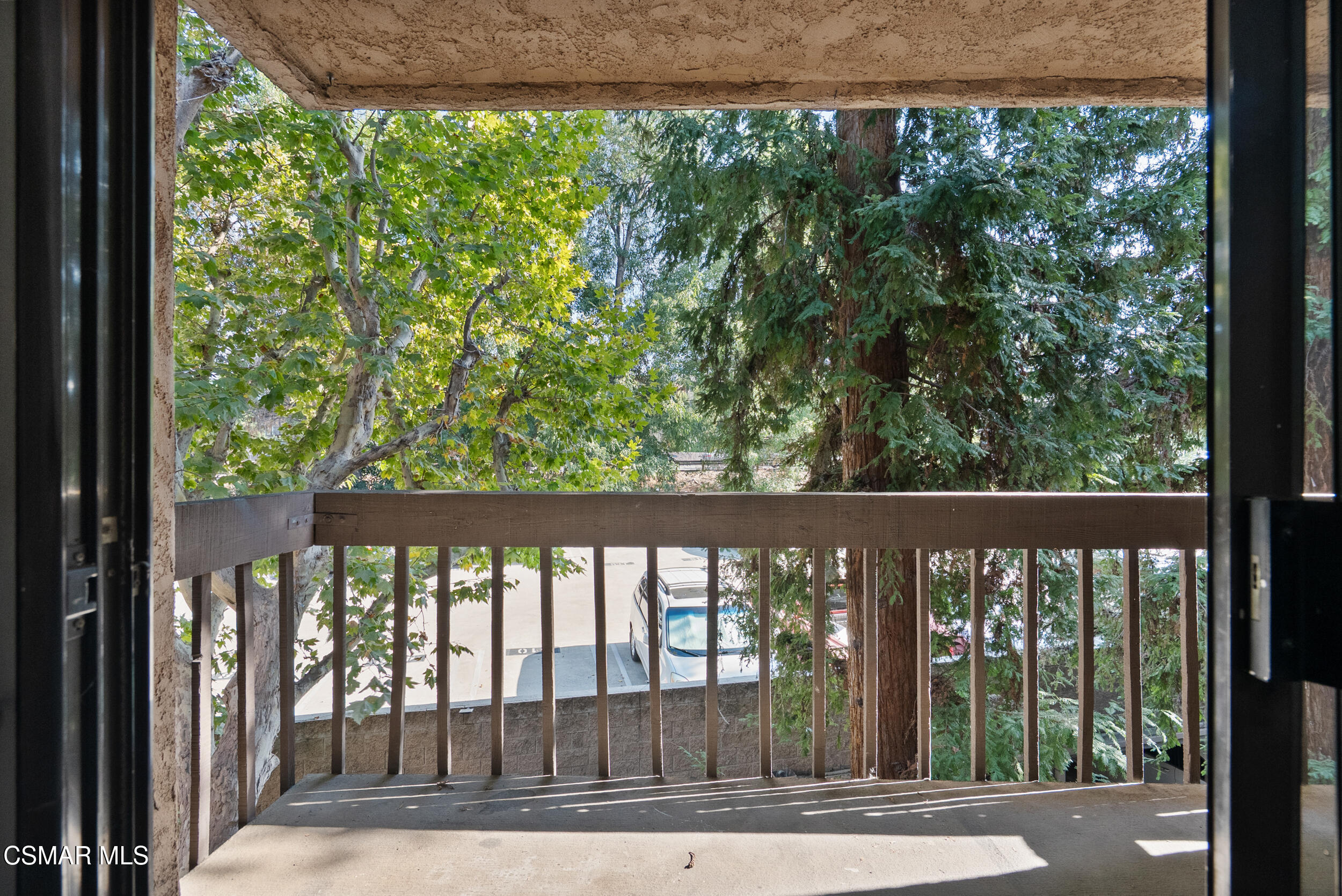 22100 Burbank Boulevard, 348e