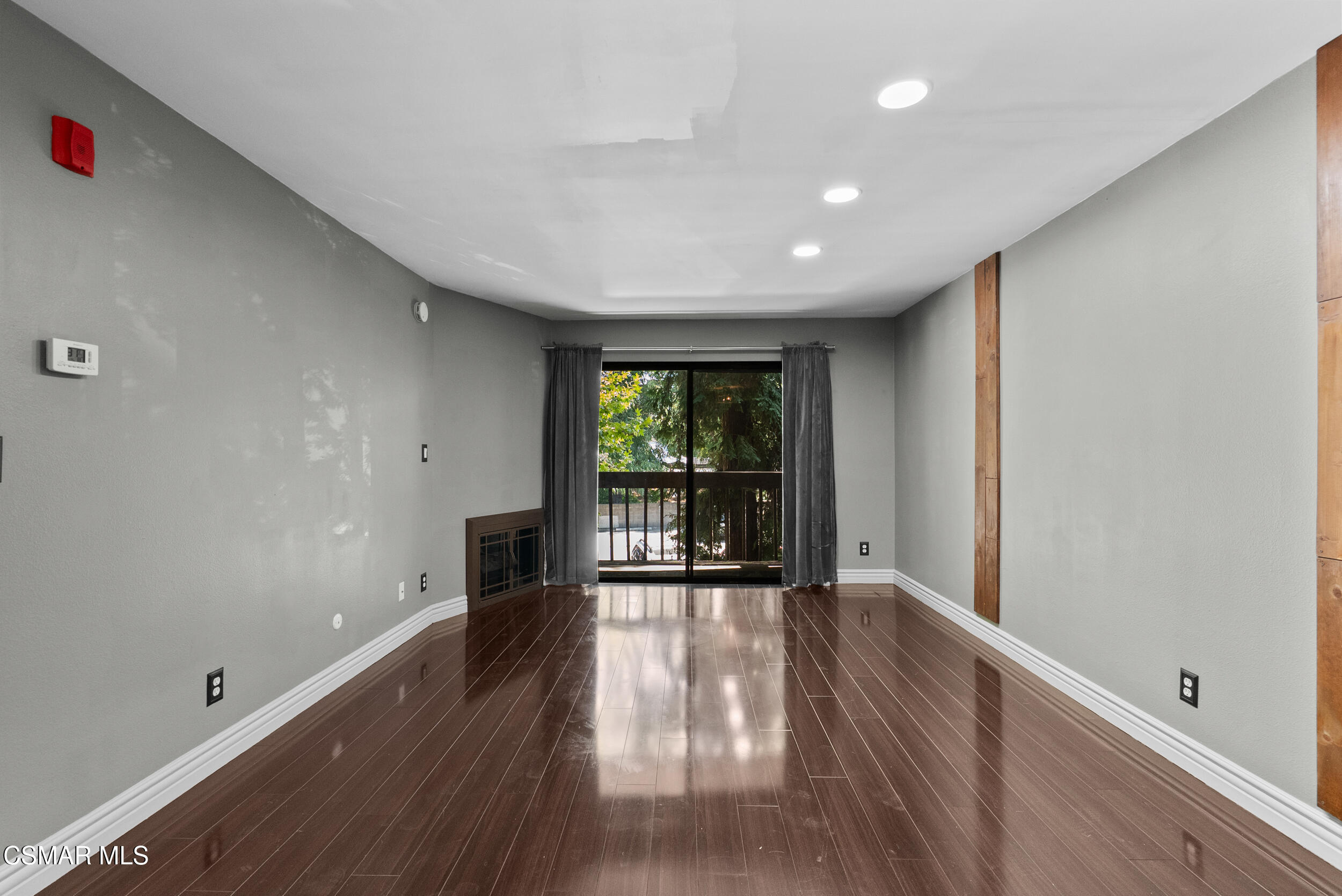 22100 Burbank Boulevard, 348e