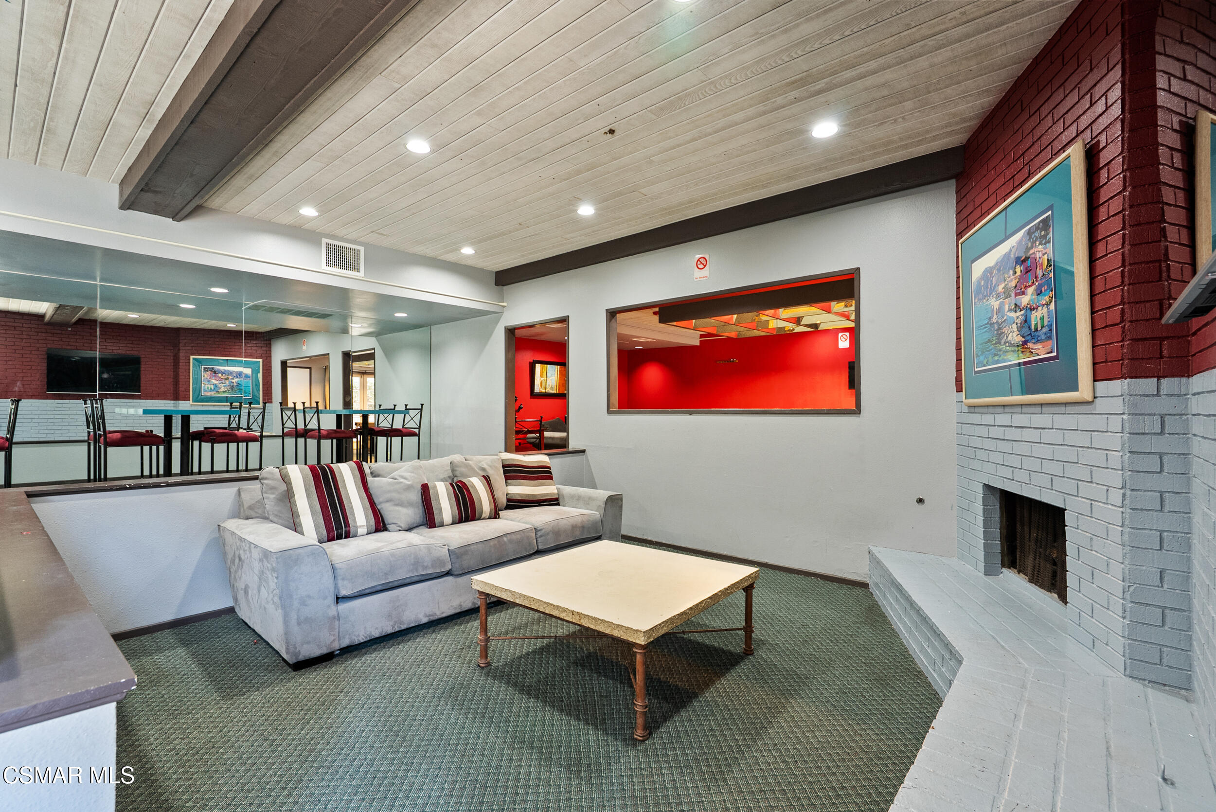 22100 Burbank Boulevard, 348e