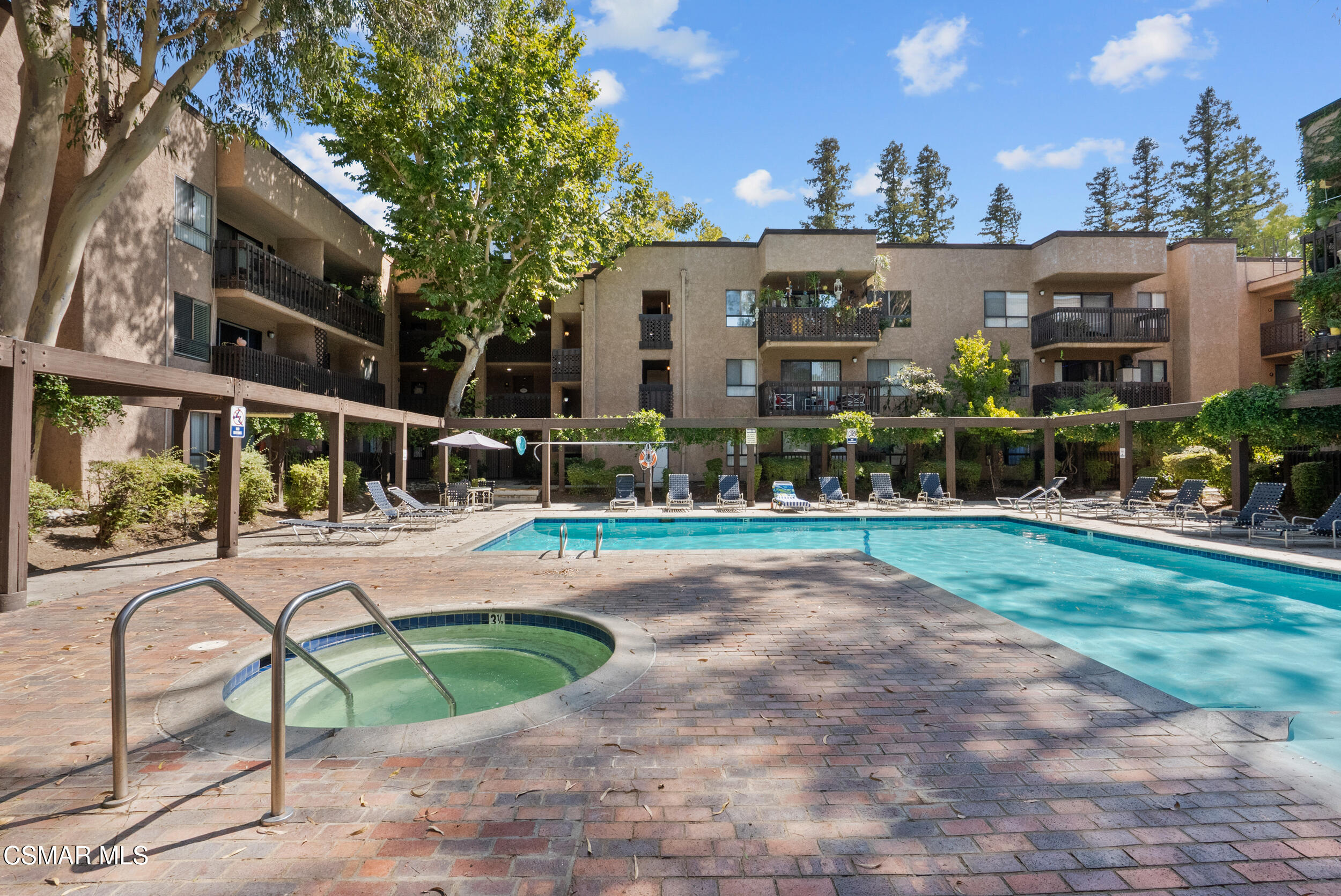 22100 Burbank Boulevard, 348e