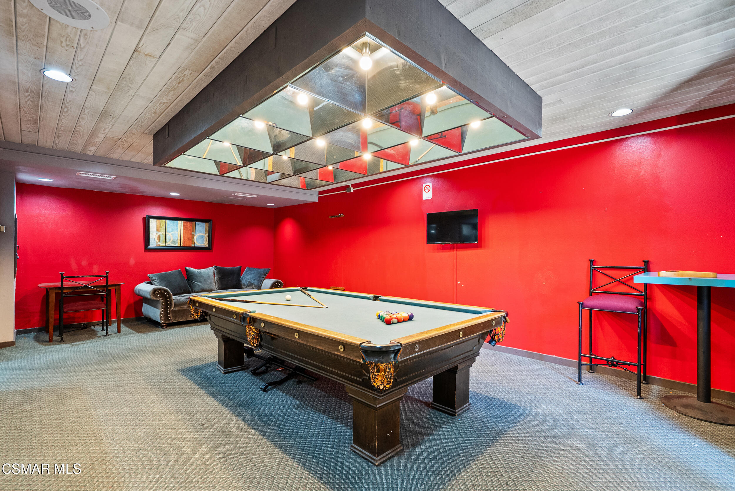 22100 Burbank Boulevard, 348e