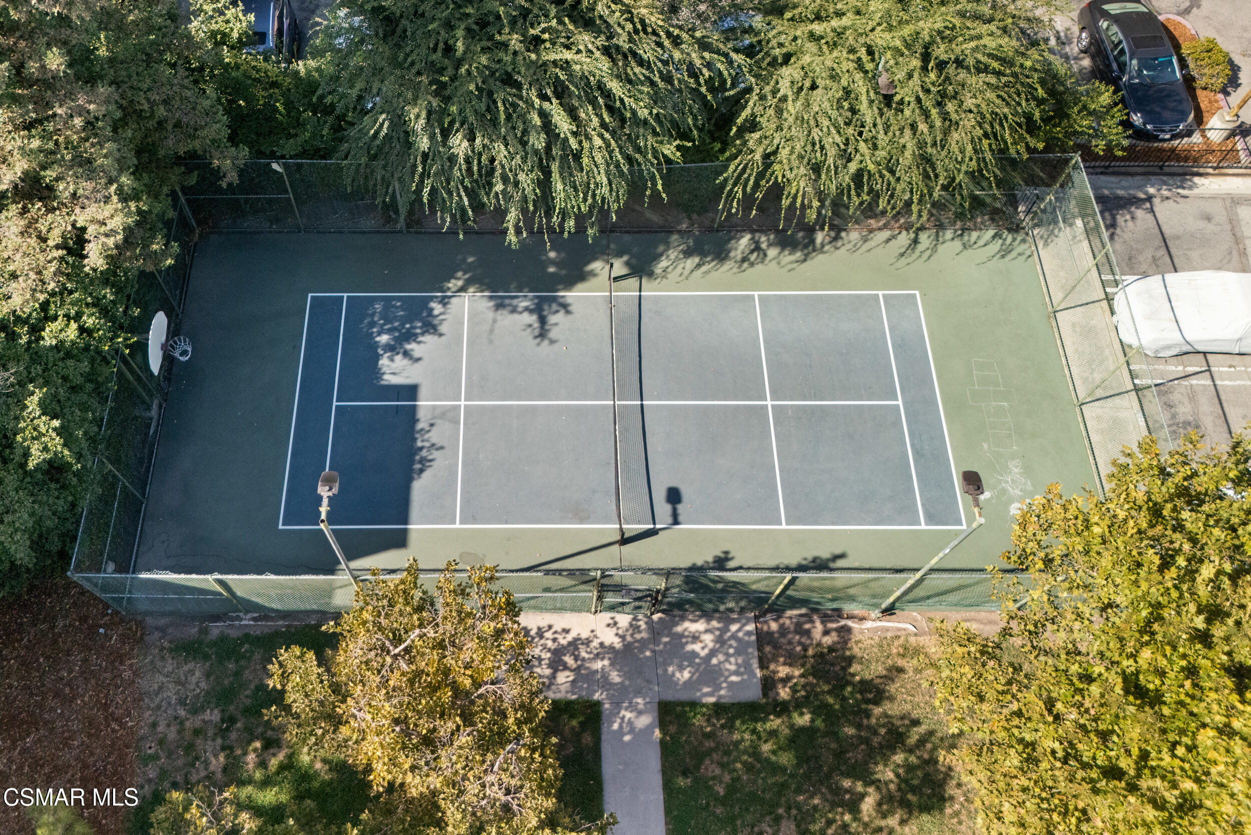 22100 Burbank Boulevard, 348e