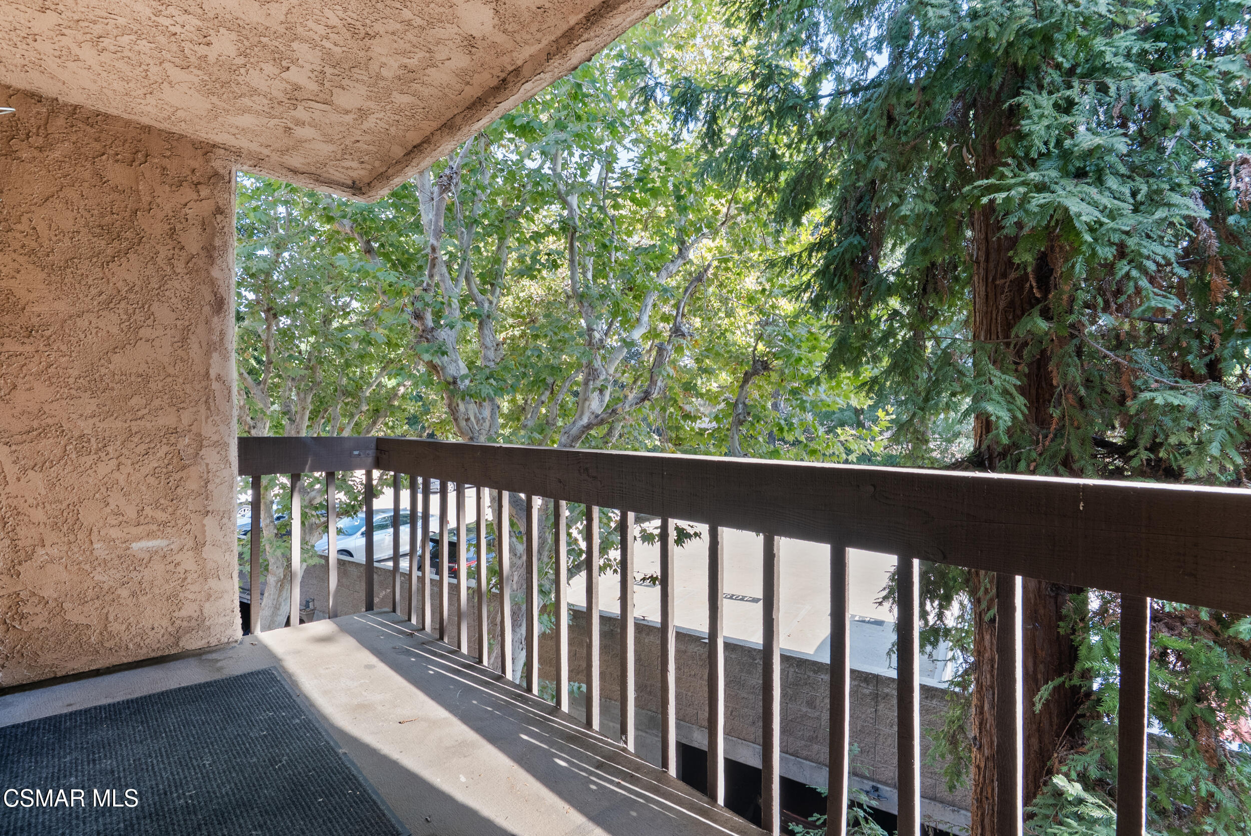 22100 Burbank Boulevard, 348e
