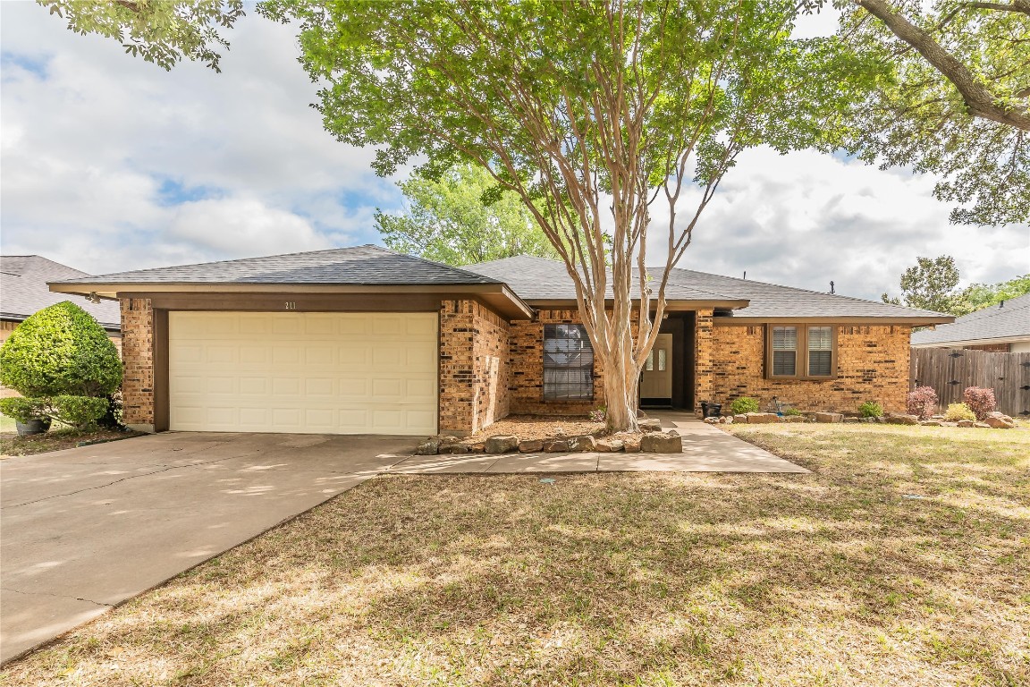 211 Meadowbrook Lane