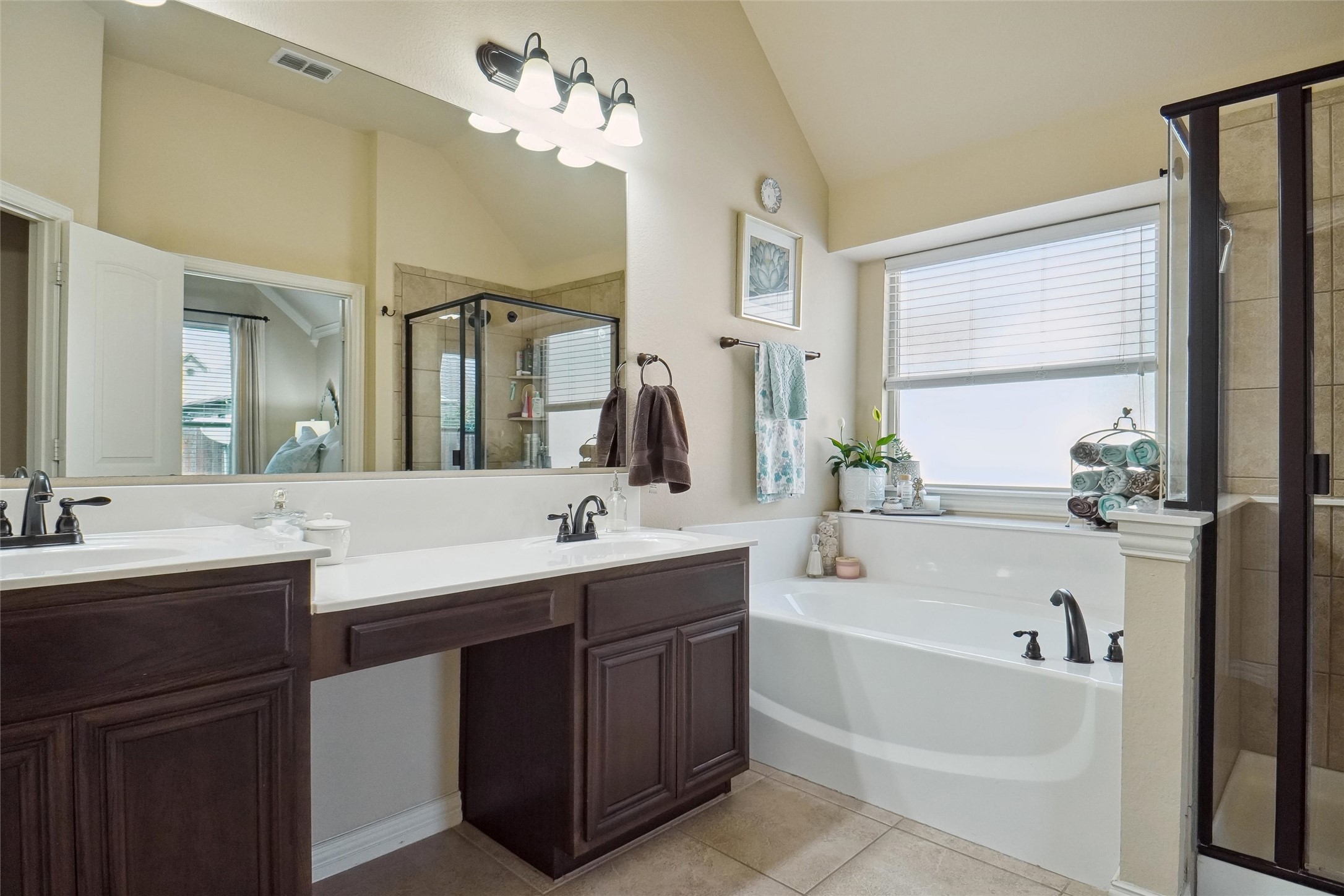 1225 Realoaks Drive