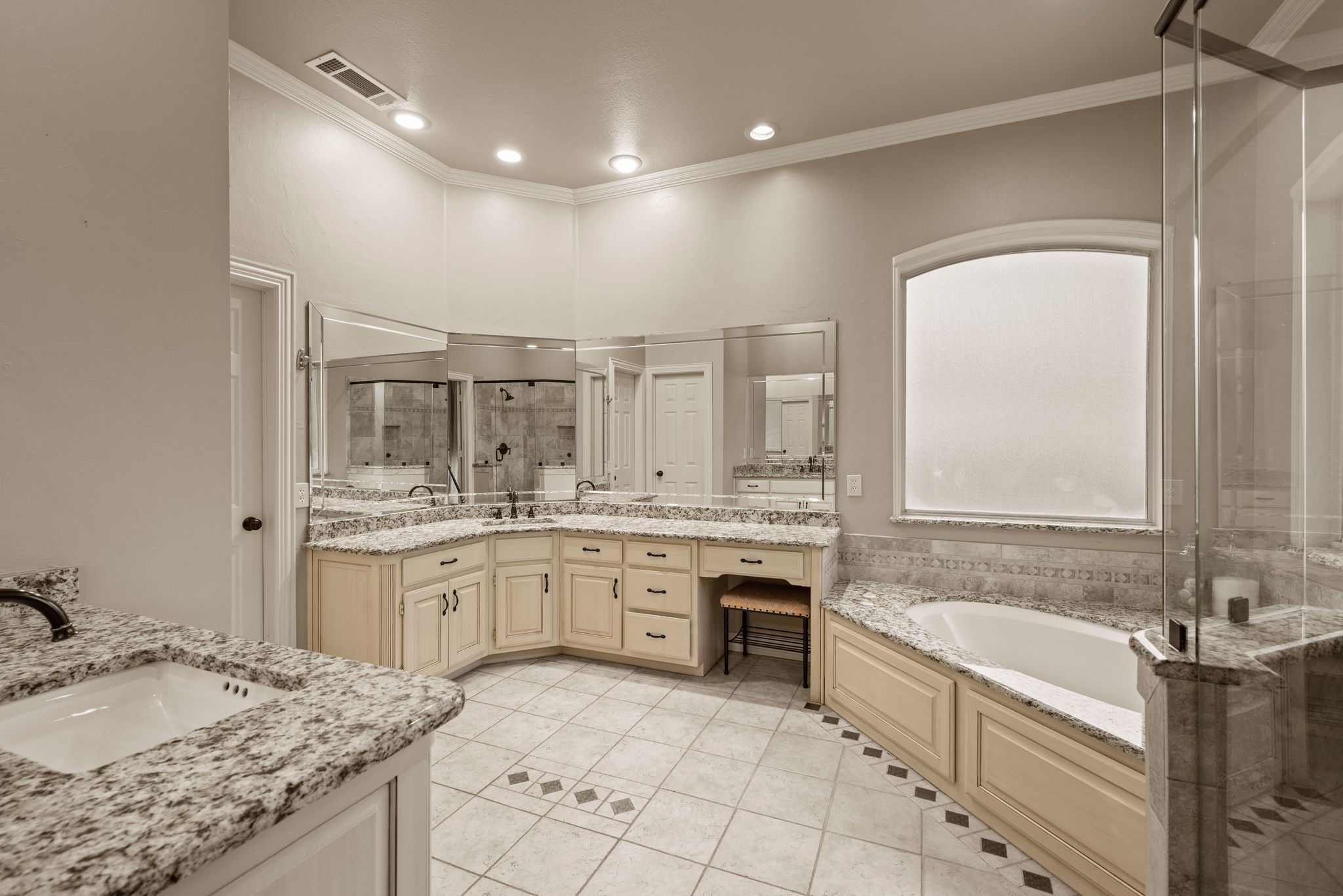 941 Canterbury Lane