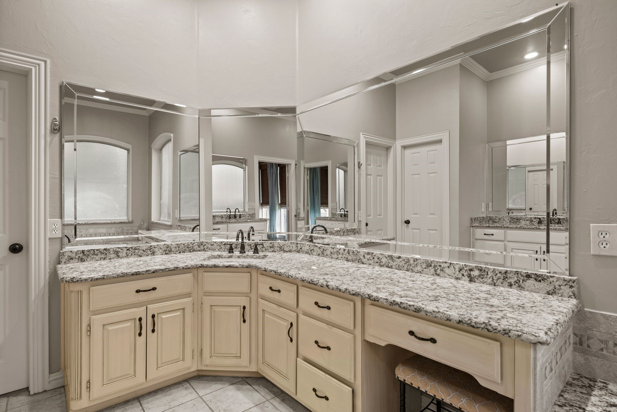 941 Canterbury Lane