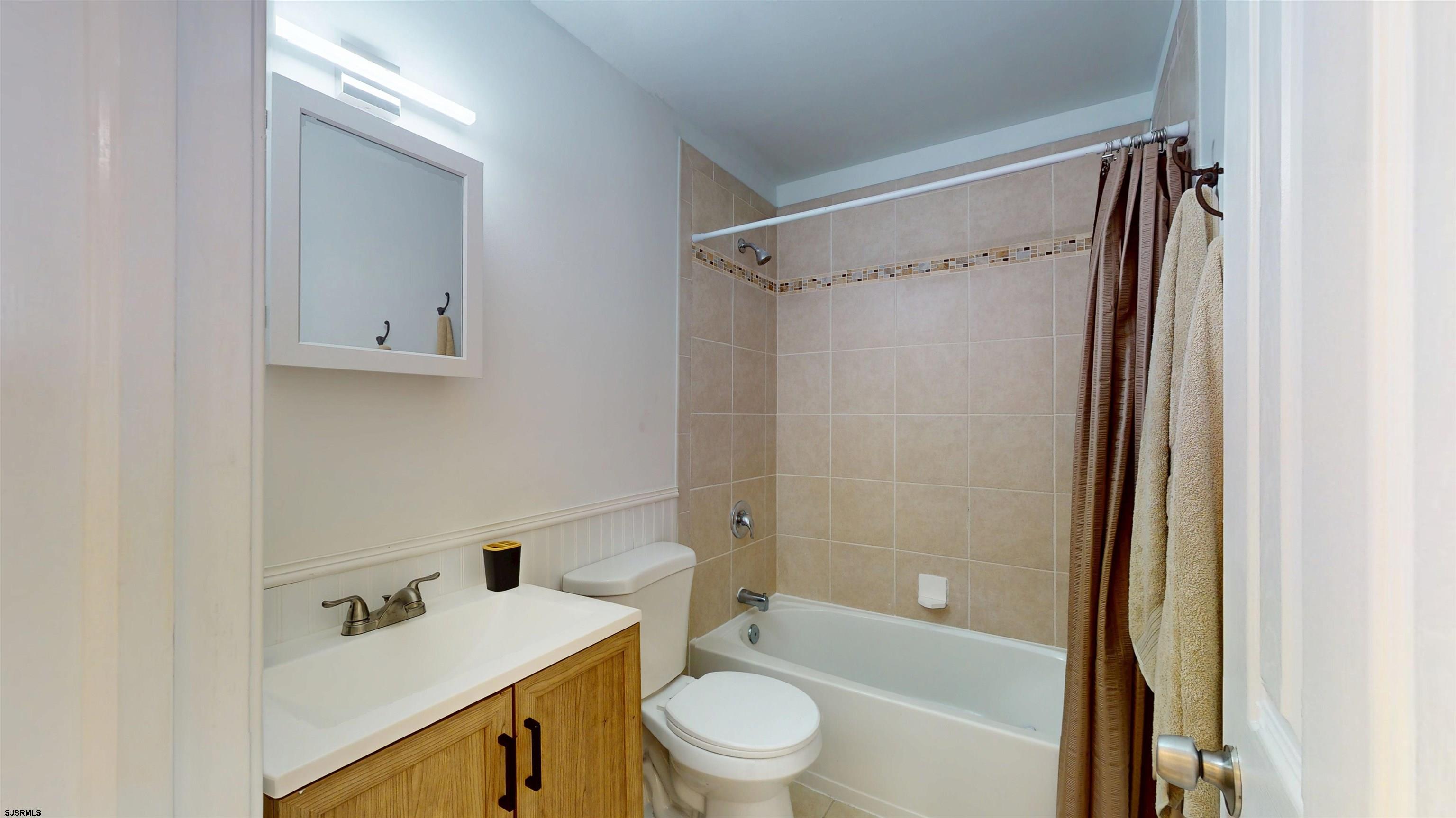 1203-7 Beach Ave E Ave Unit: 4