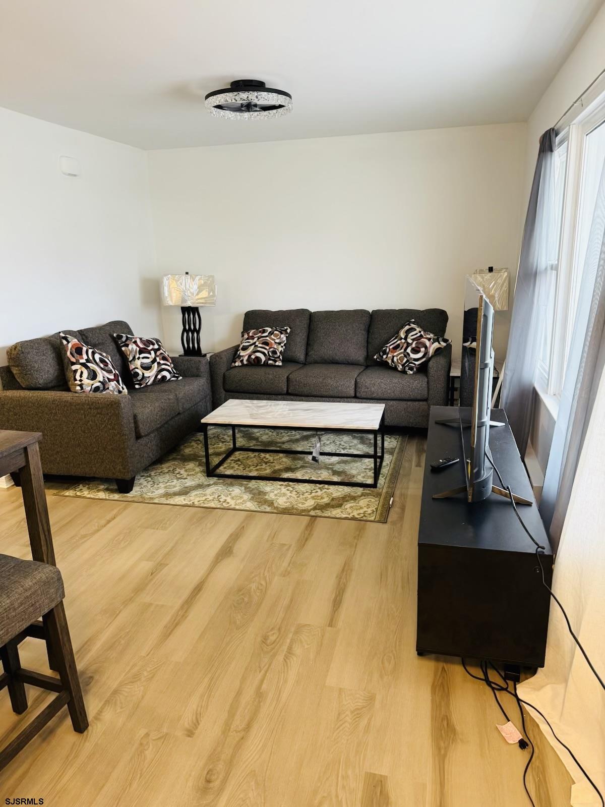 1203-7 Beach Ave E Ave Unit: 4