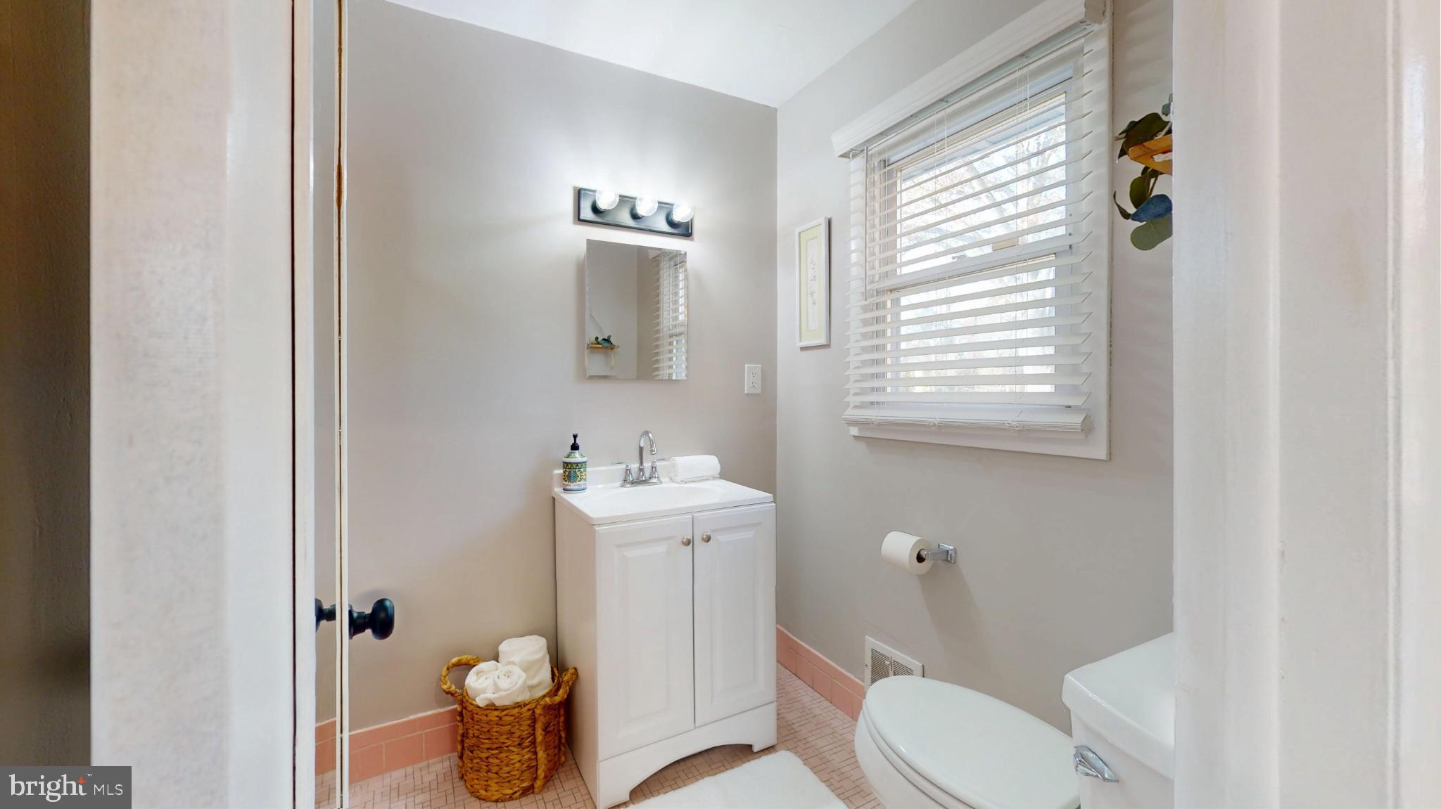 316 N WOODSTOCK DRIVE