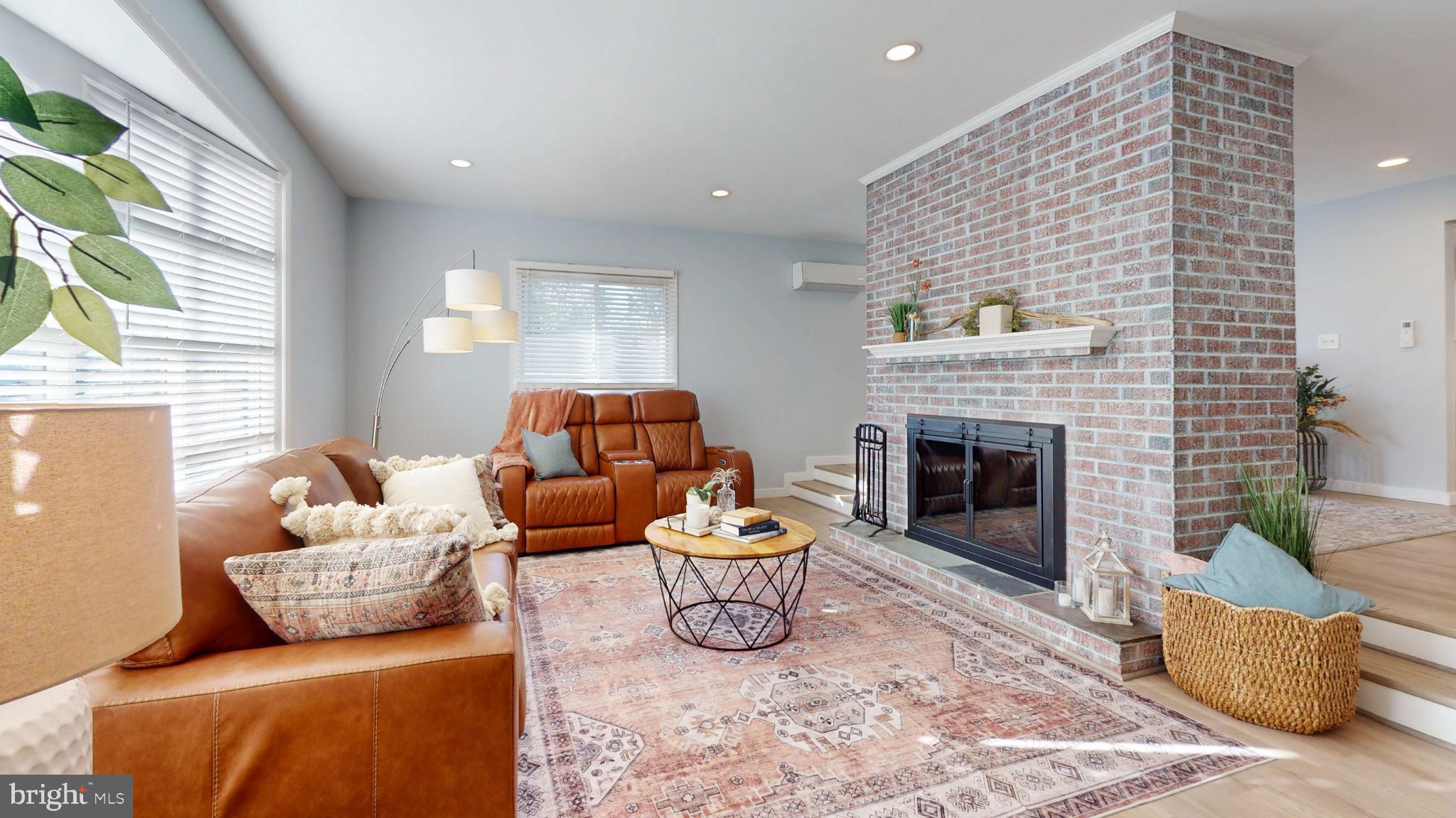 316 N WOODSTOCK DRIVE