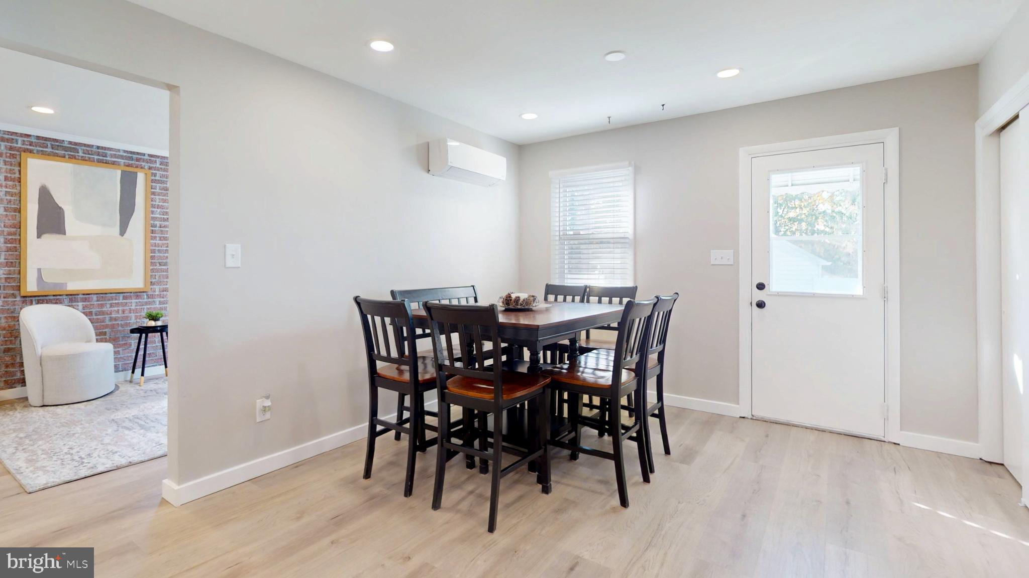 316 N WOODSTOCK DRIVE
