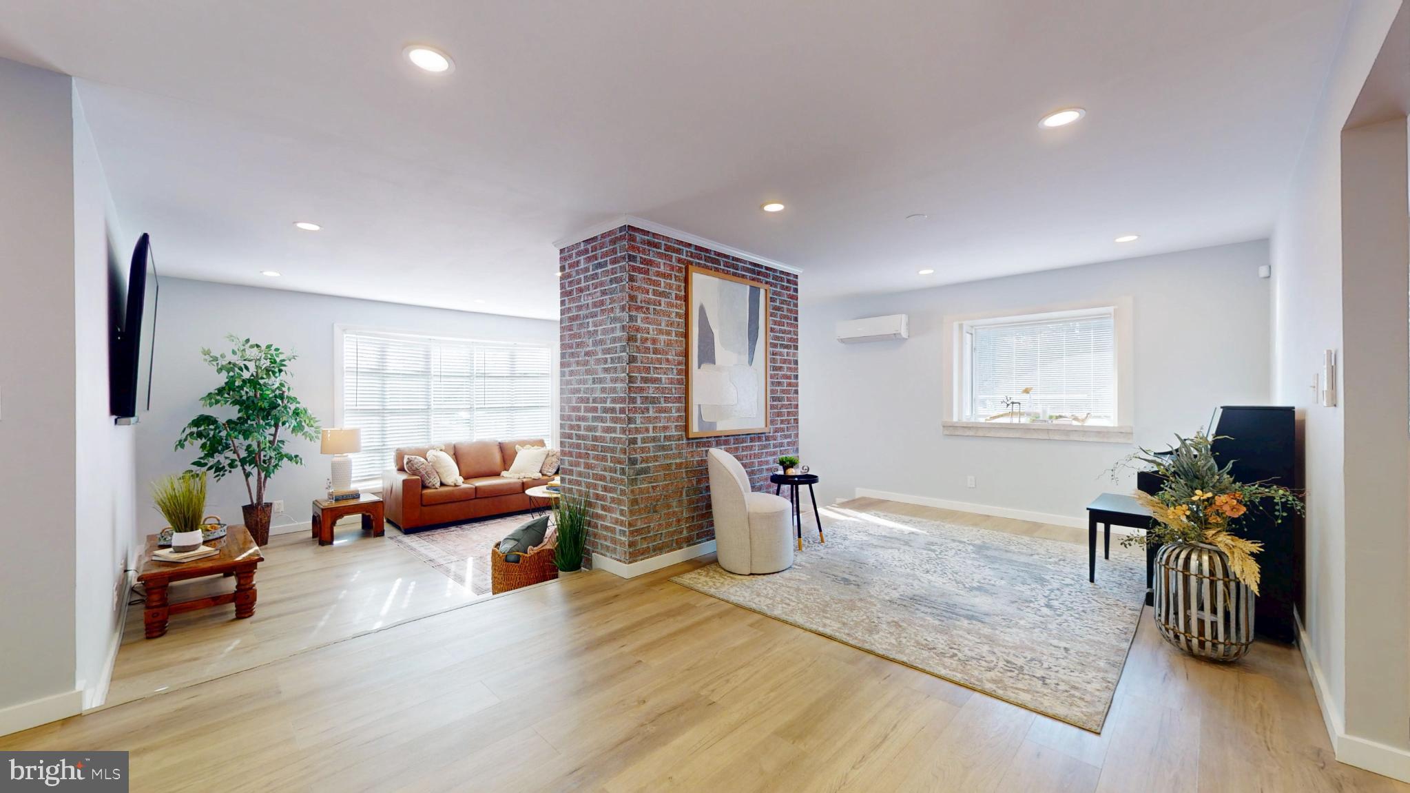 316 N WOODSTOCK DRIVE