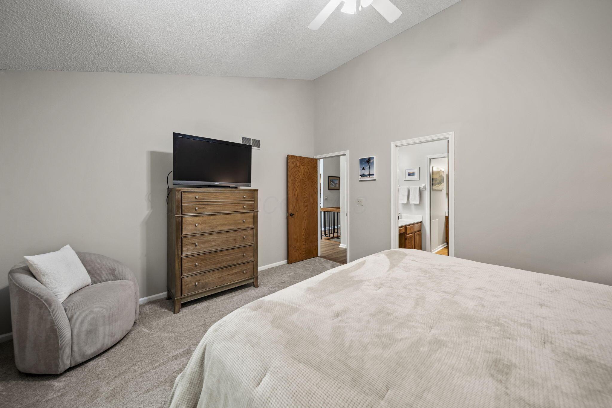 7982 Lewis Avenue, 21