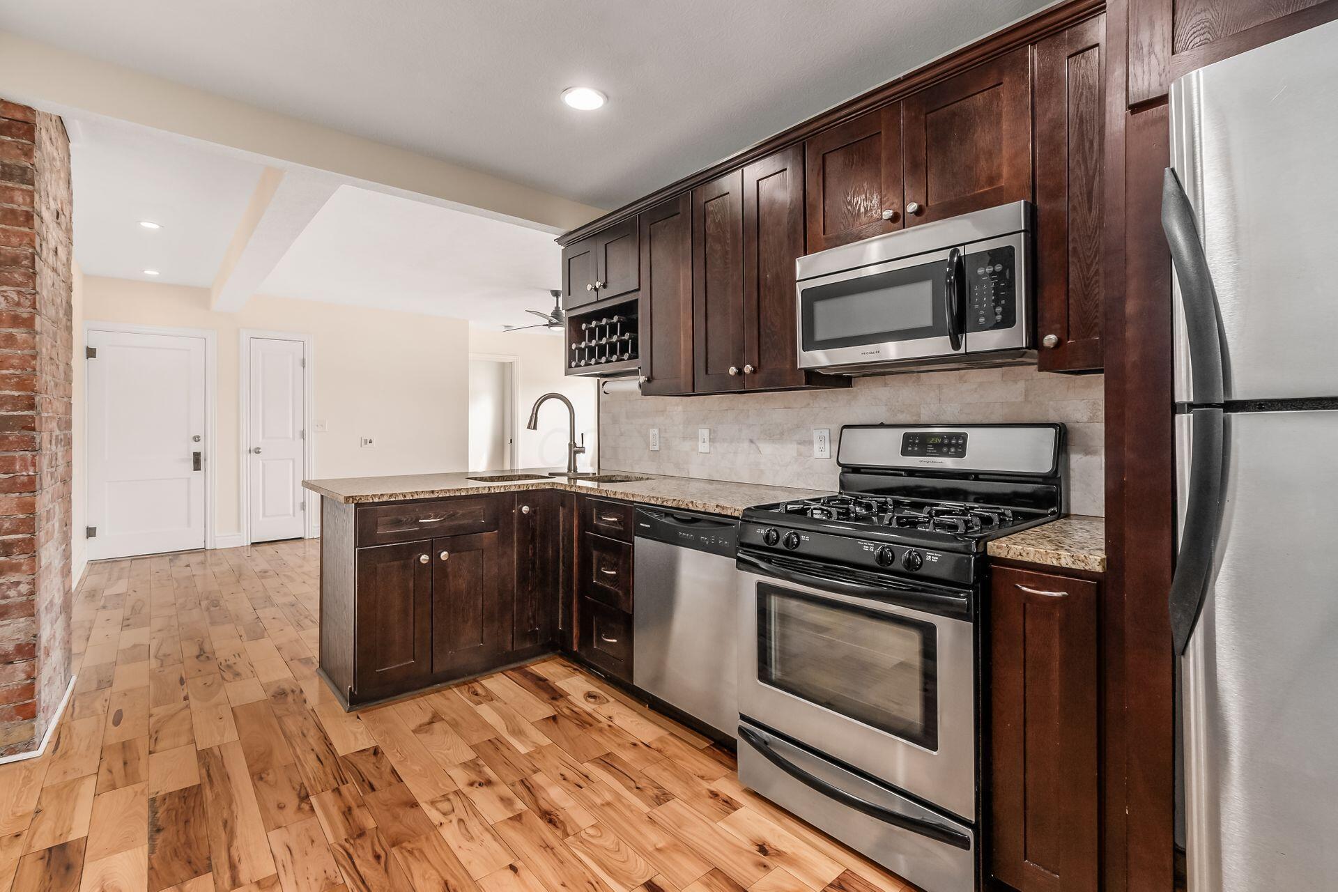 1073 Northwest Boulevard, 4