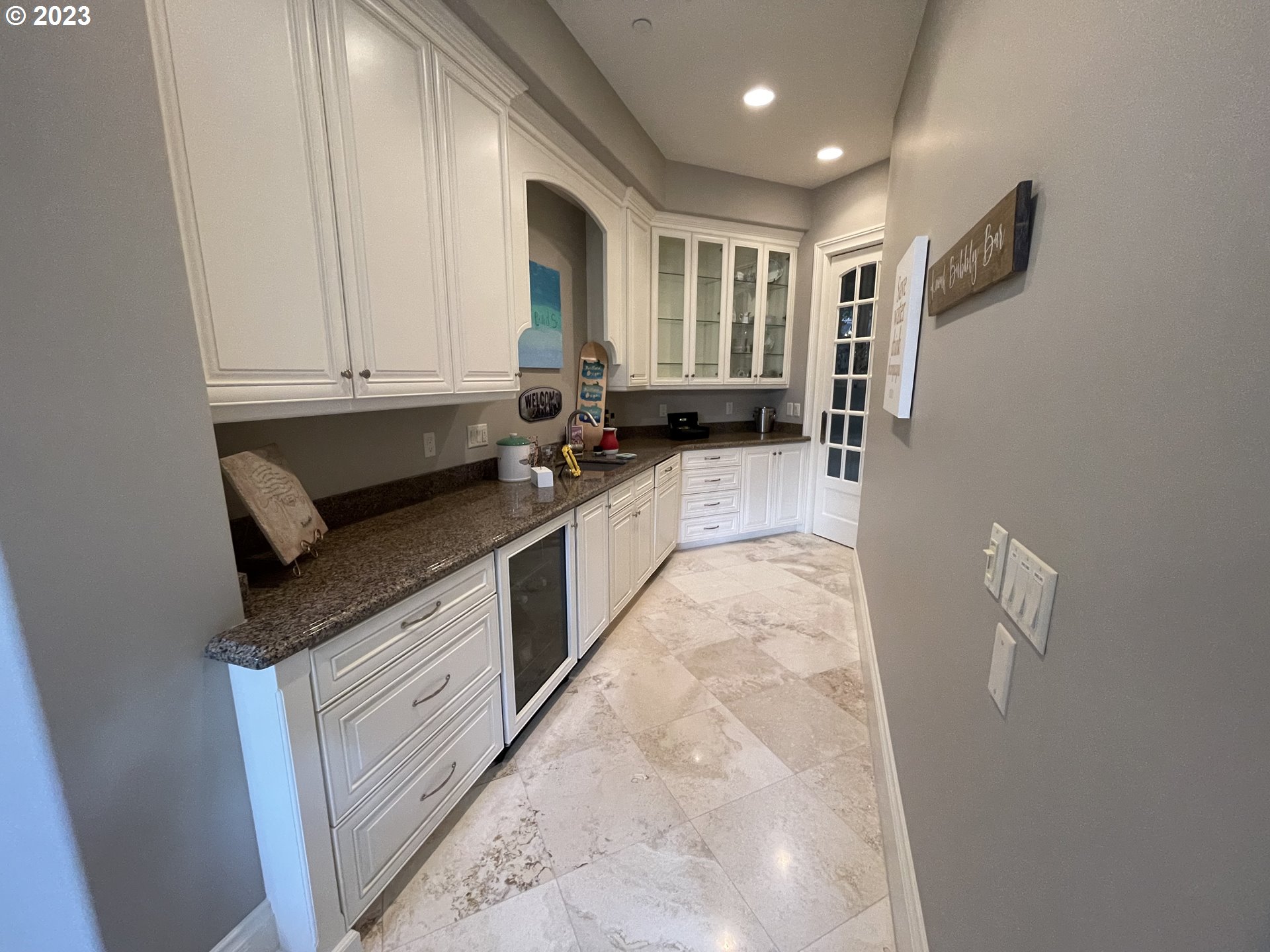 1186 CRESTLINE CT