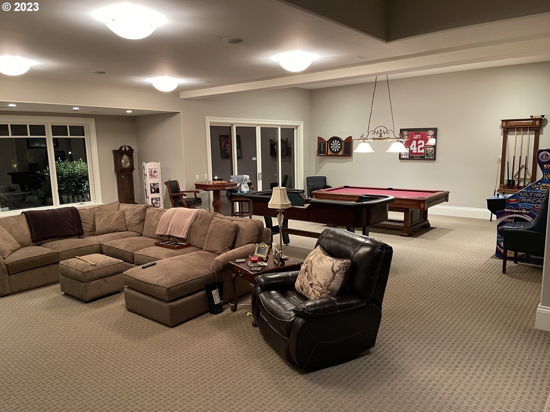 1186 CRESTLINE CT