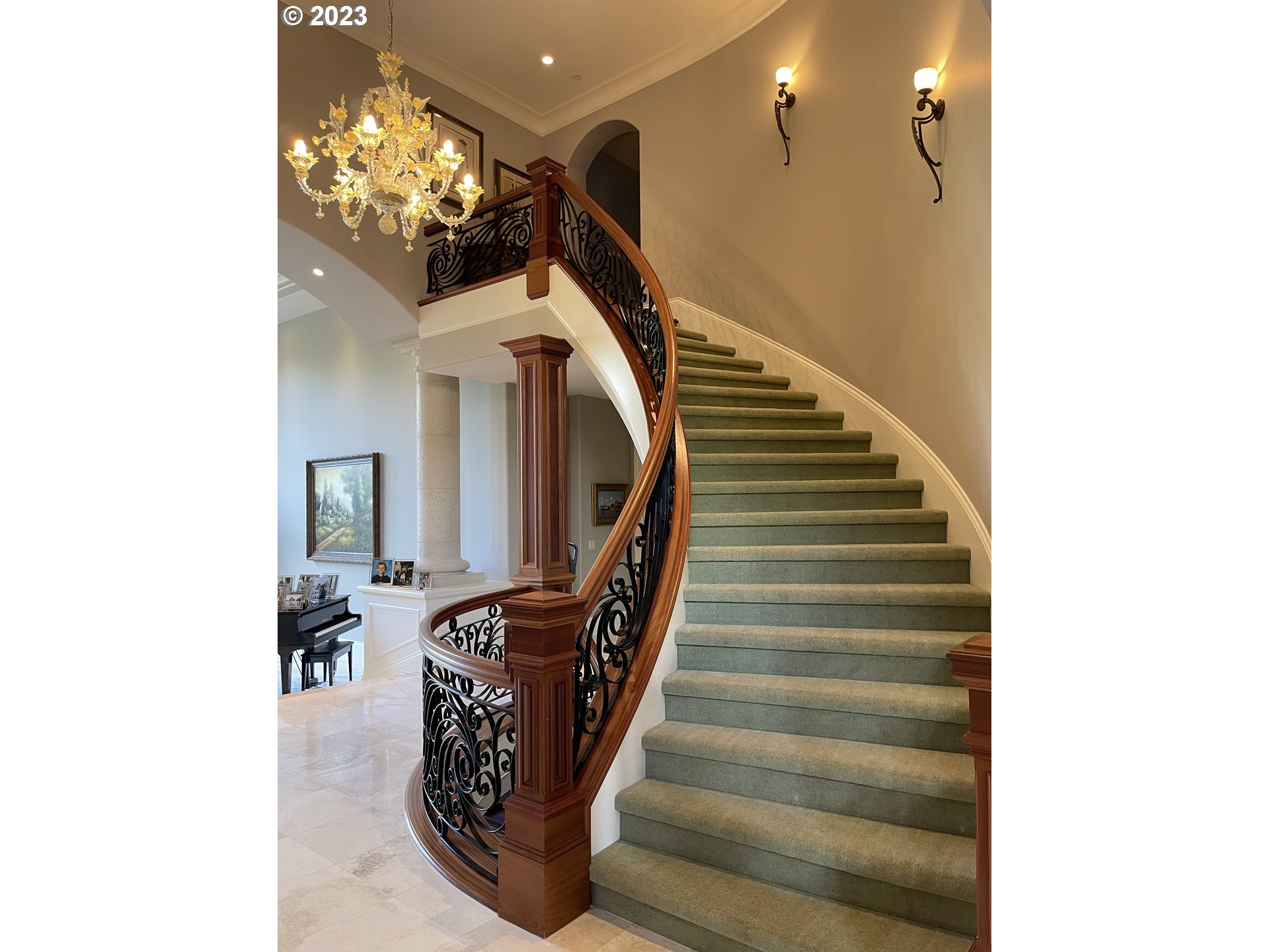 1186 CRESTLINE CT