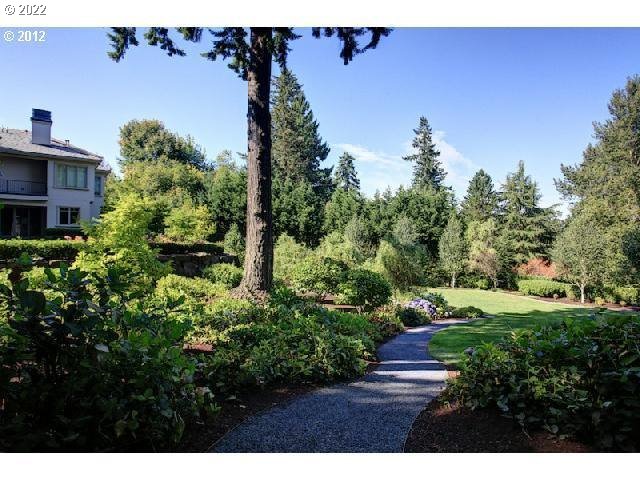1186 CRESTLINE CT