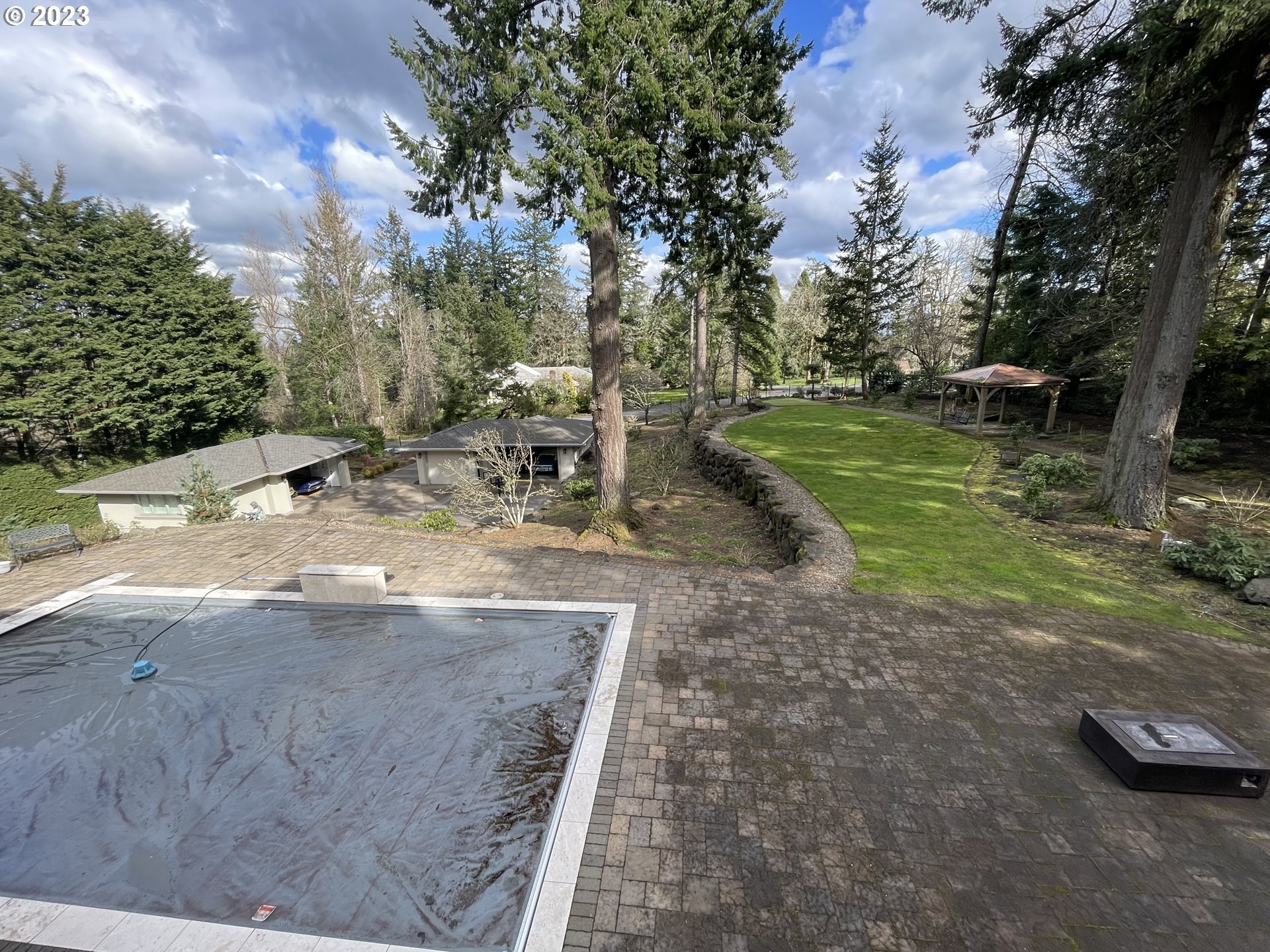 1186 CRESTLINE CT