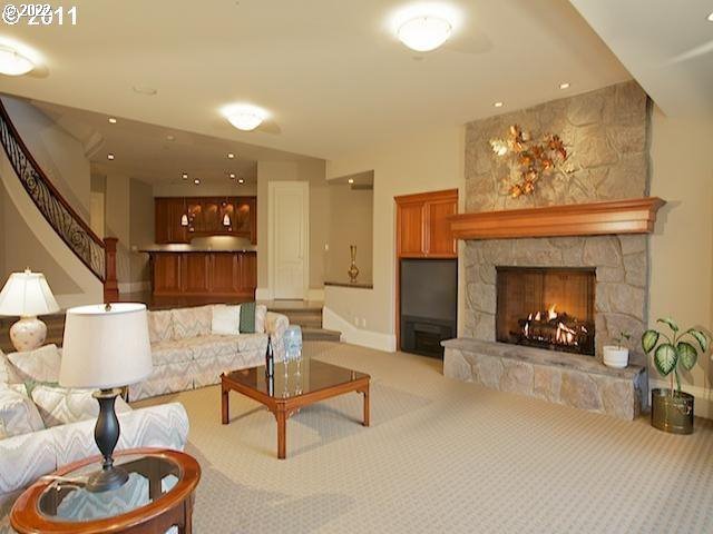 1186 CRESTLINE CT