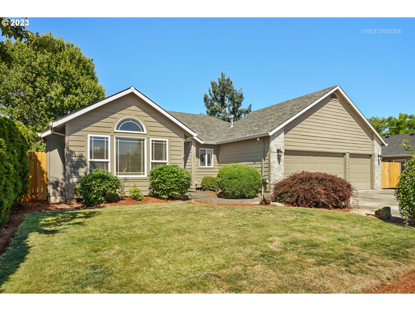 1903 N VALERI DR