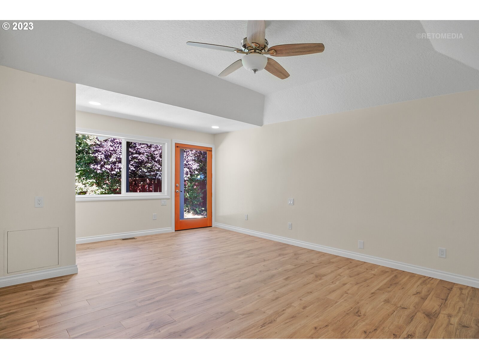 1903 N VALERI DR