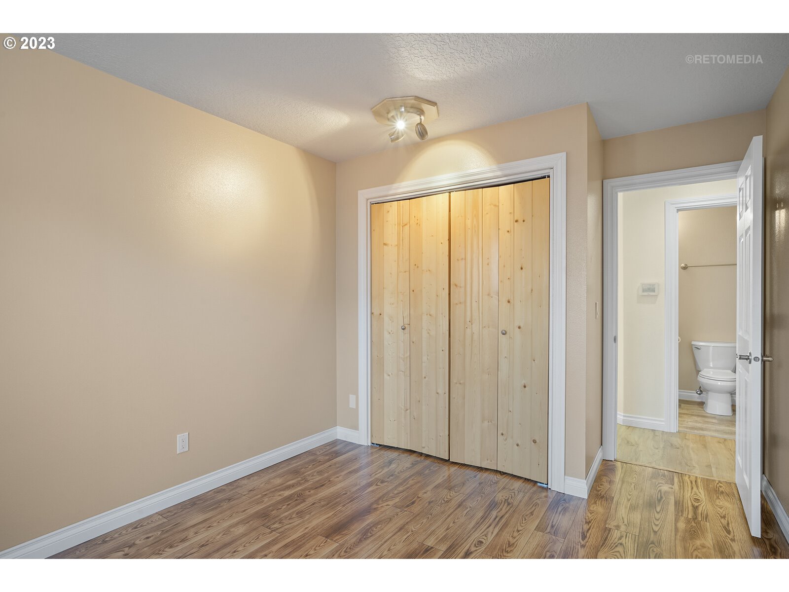 1903 N VALERI DR