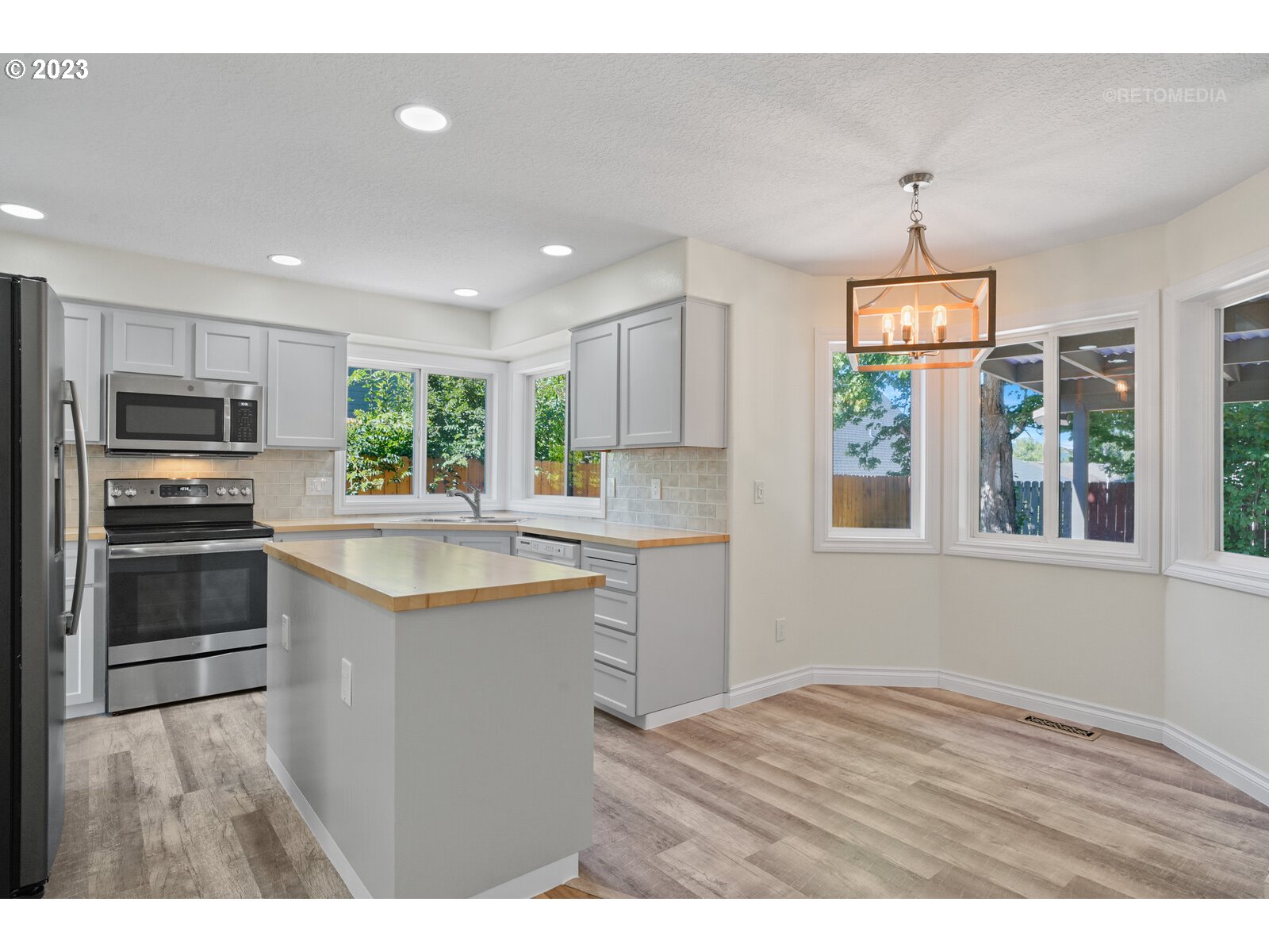 1903 N VALERI DR