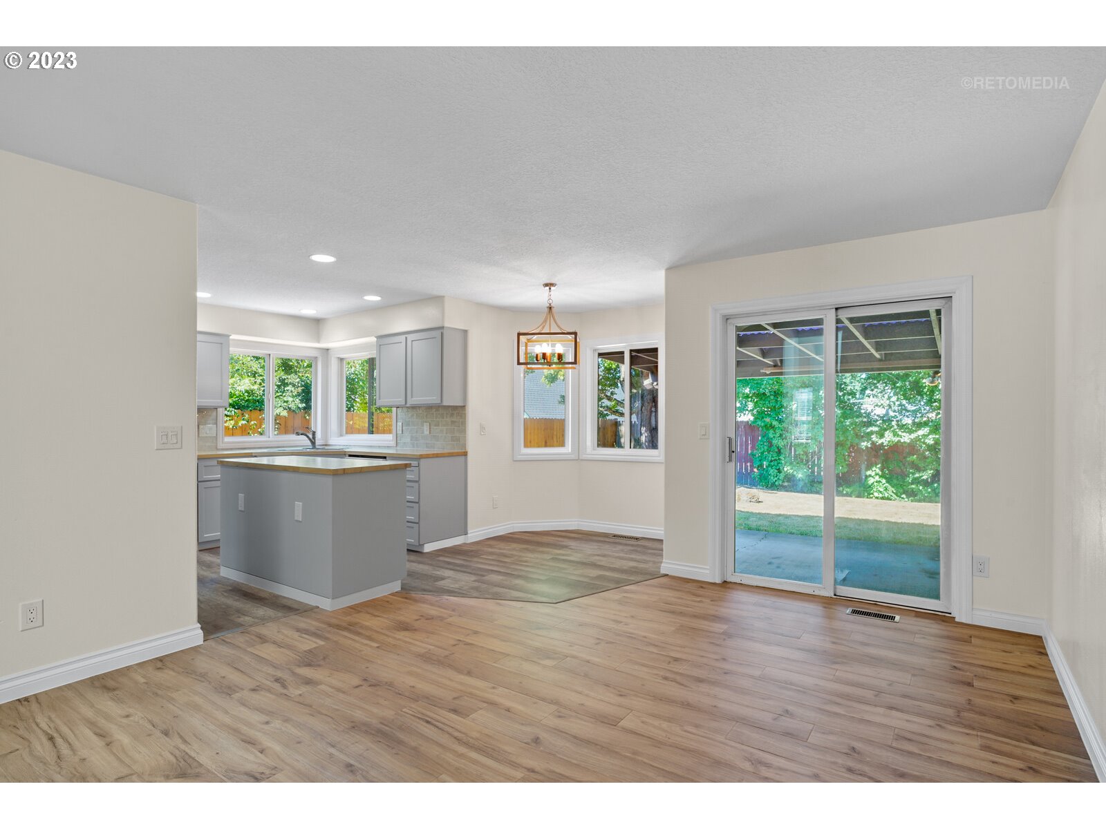 1903 N VALERI DR