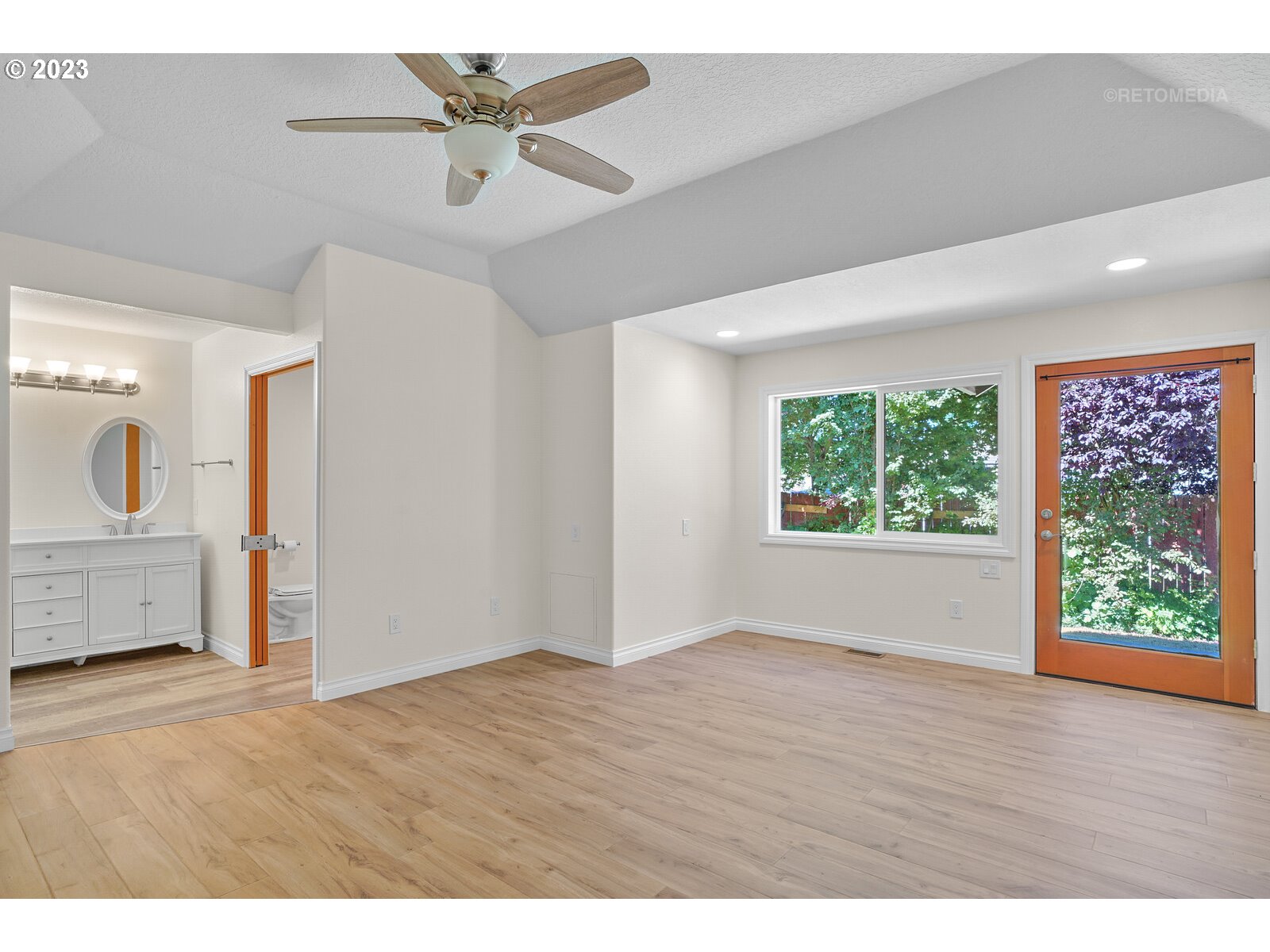 1903 N VALERI DR