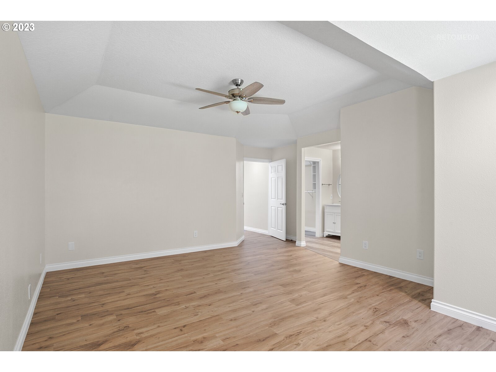 1903 N VALERI DR