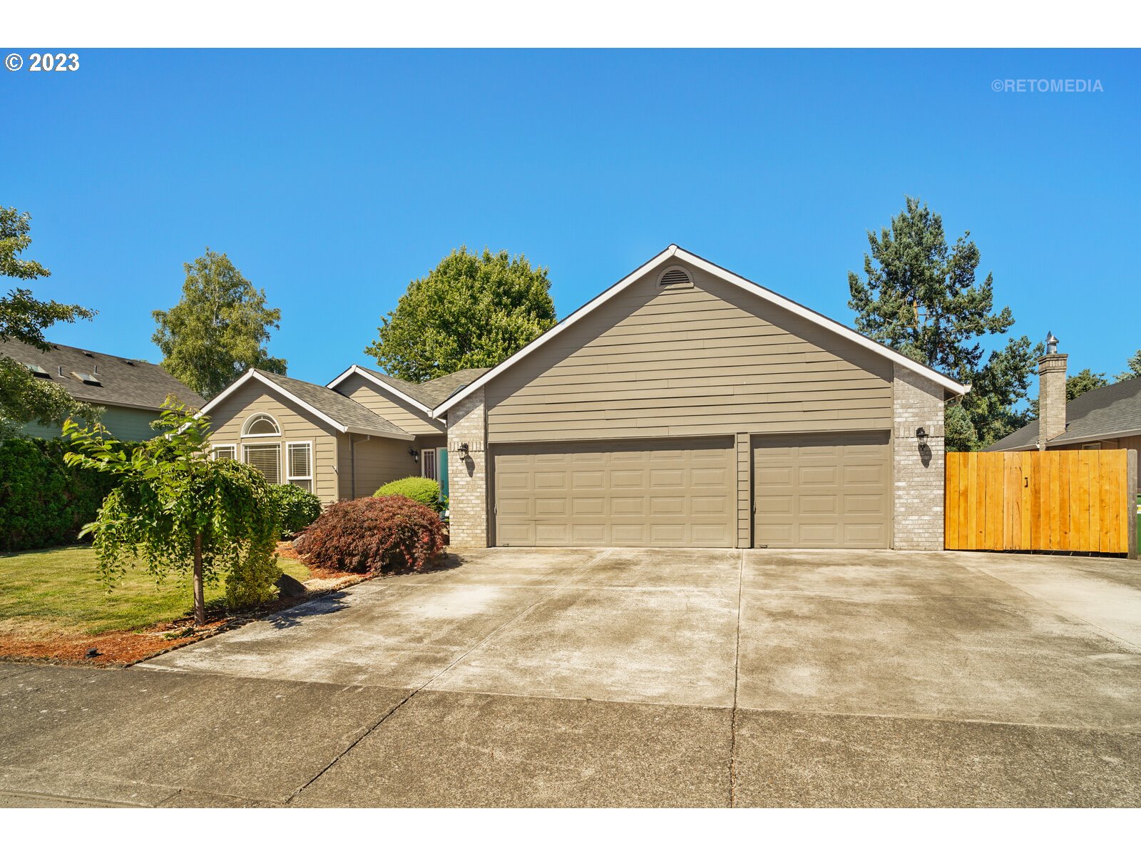 1903 N VALERI DR