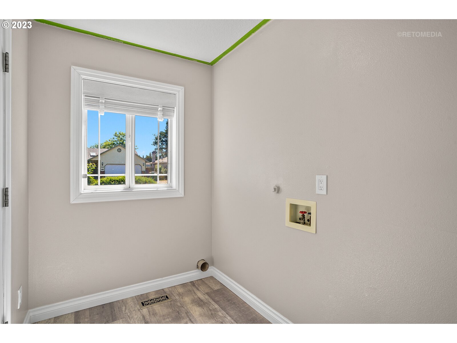 1903 N VALERI DR
