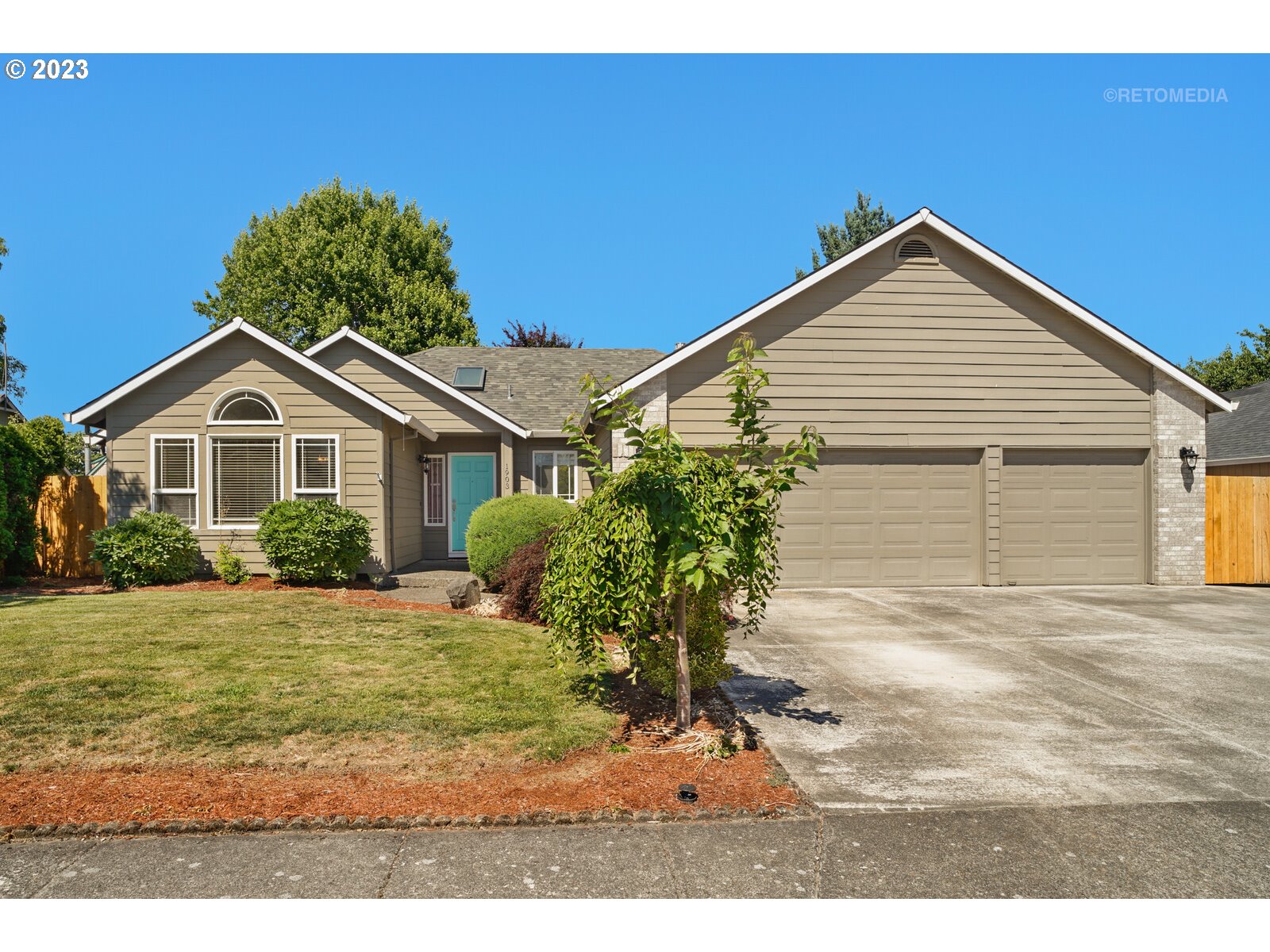 1903 N VALERI DR
