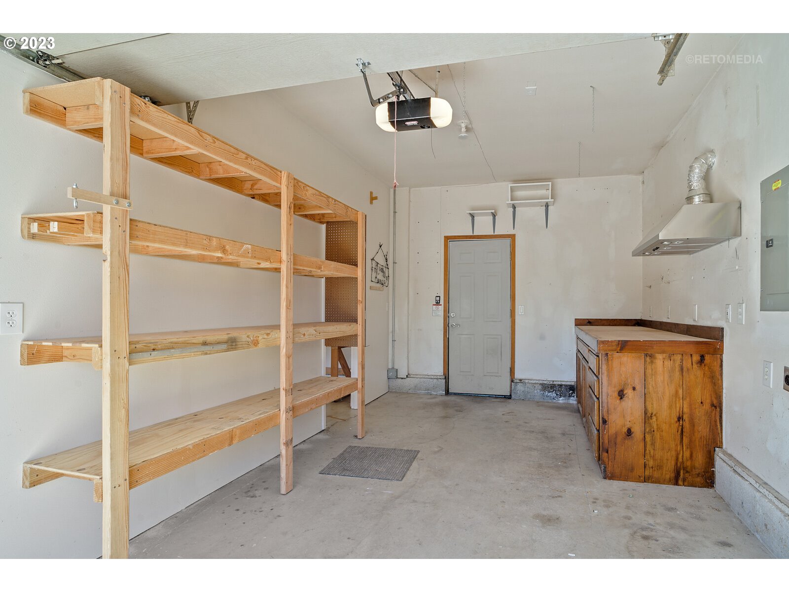 1903 N VALERI DR