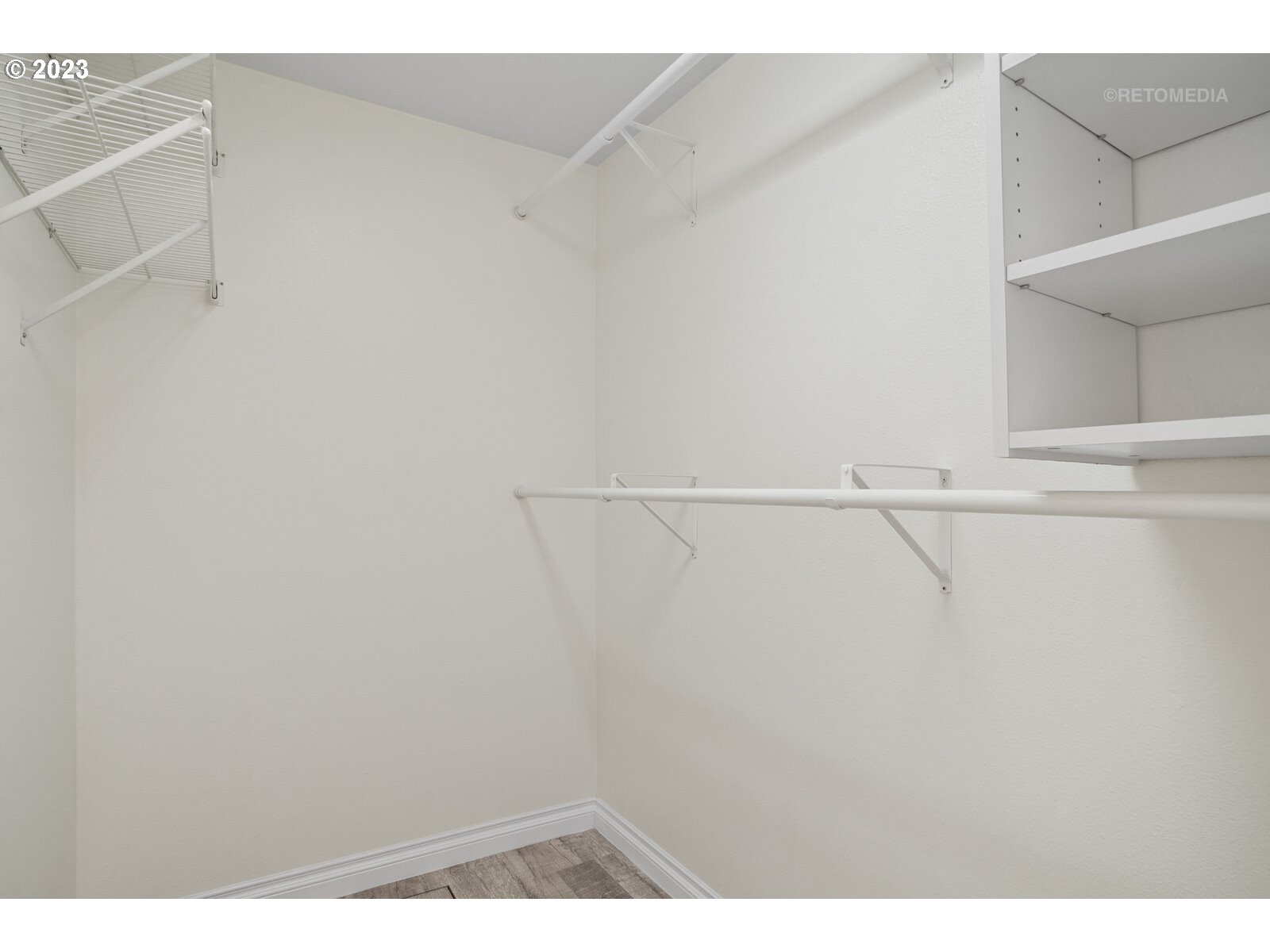 1903 N VALERI DR