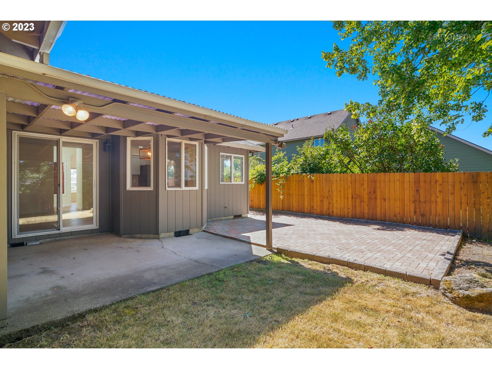 1903 N VALERI DR