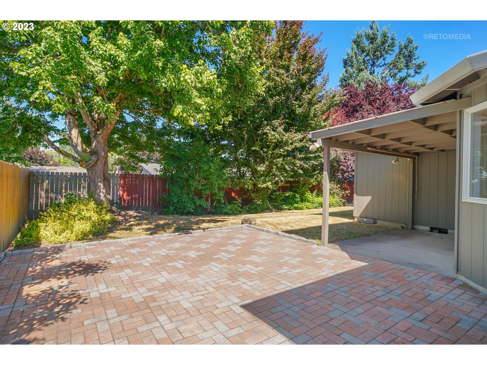 1903 N VALERI DR