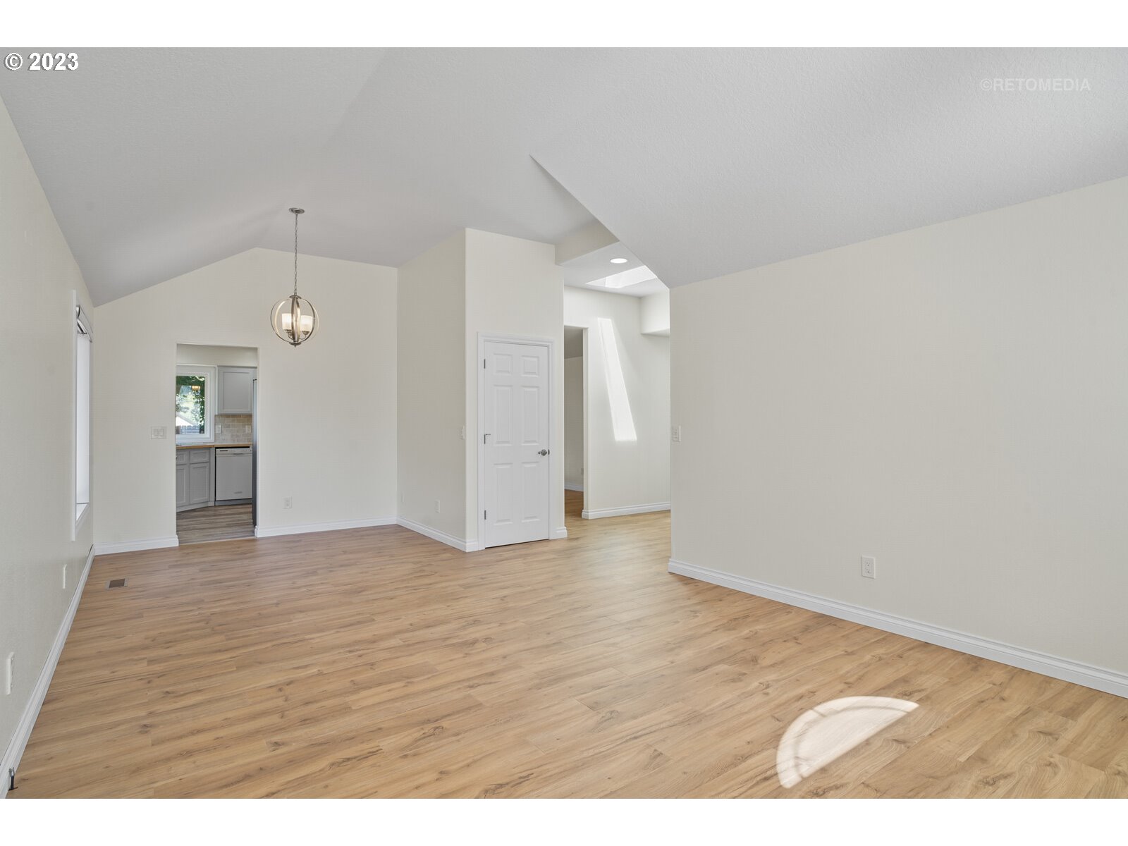 1903 N VALERI DR