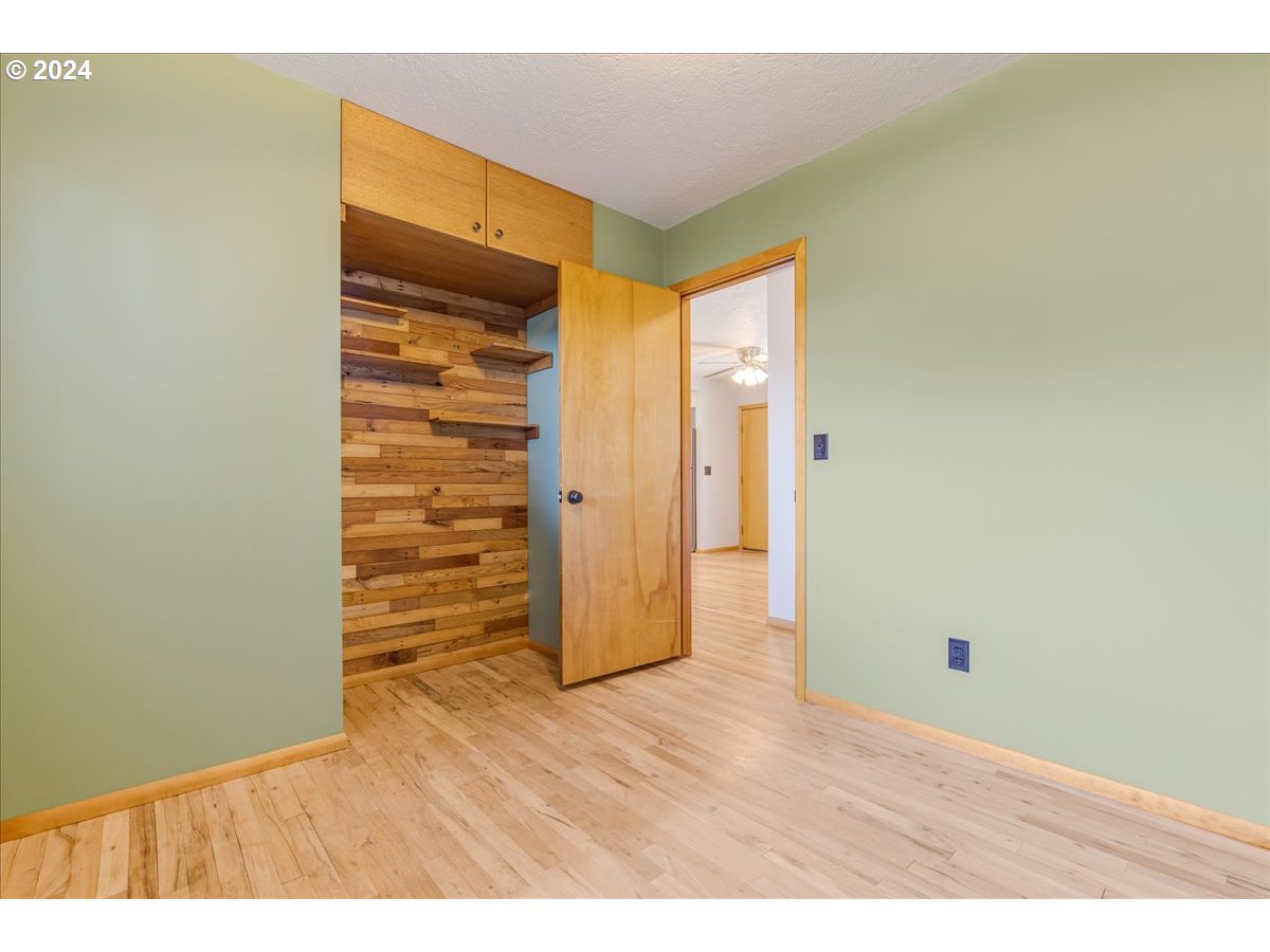 12216 SE SEQUOIA AVE