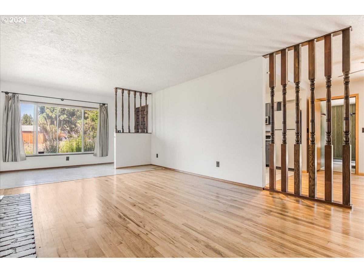 12216 SE SEQUOIA AVE