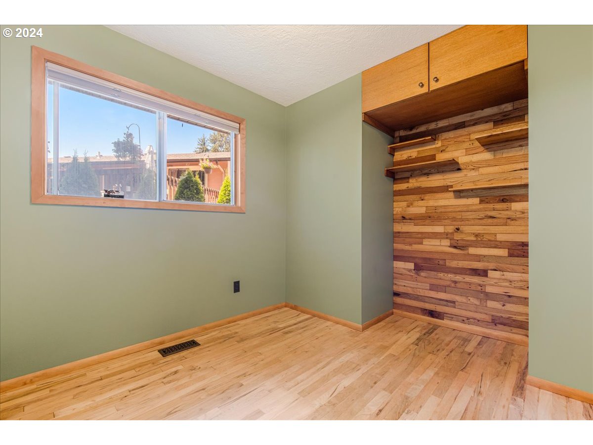 12216 SE SEQUOIA AVE