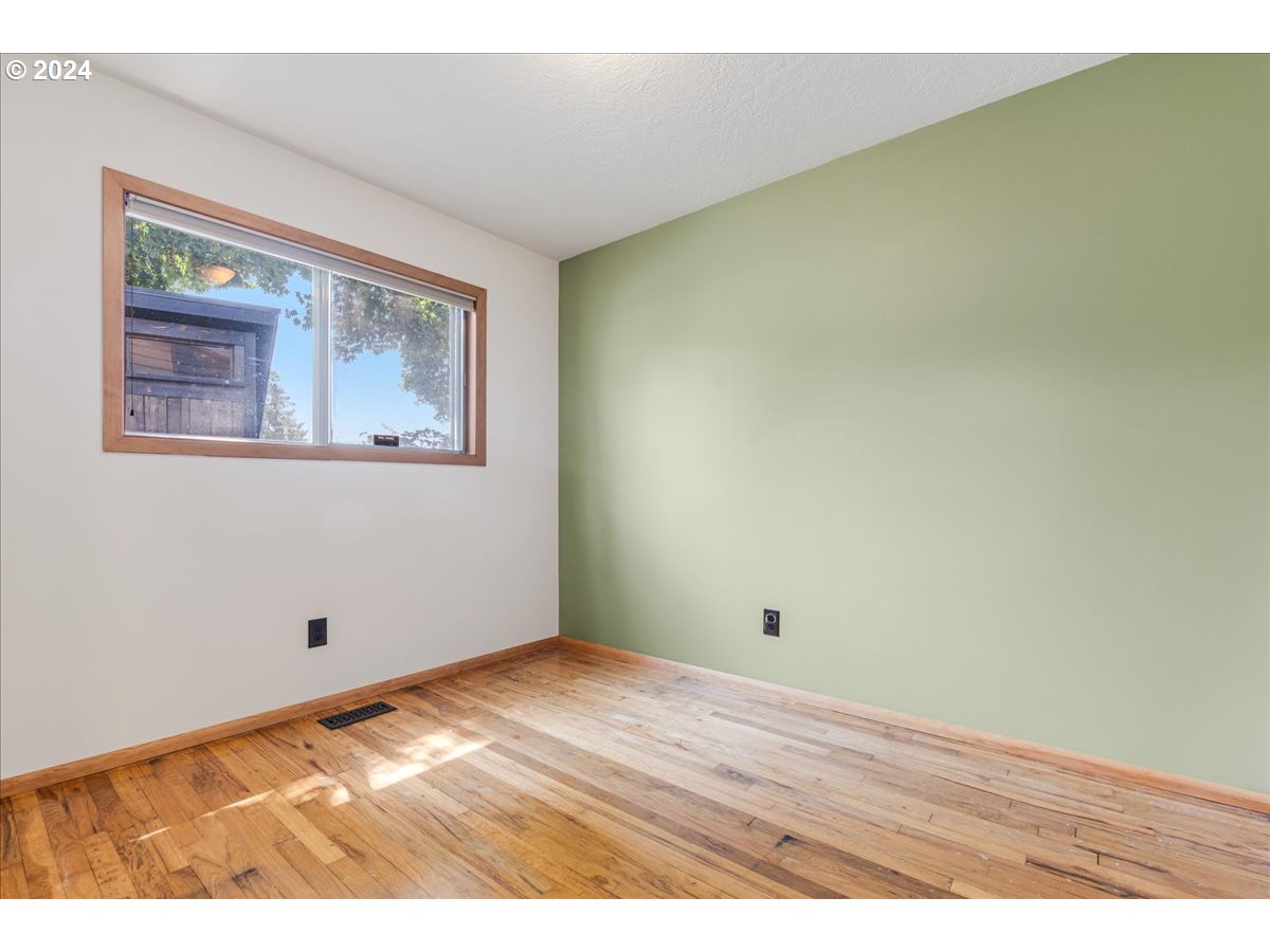 12216 SE SEQUOIA AVE