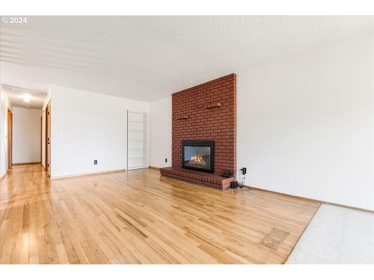 12216 SE SEQUOIA AVE