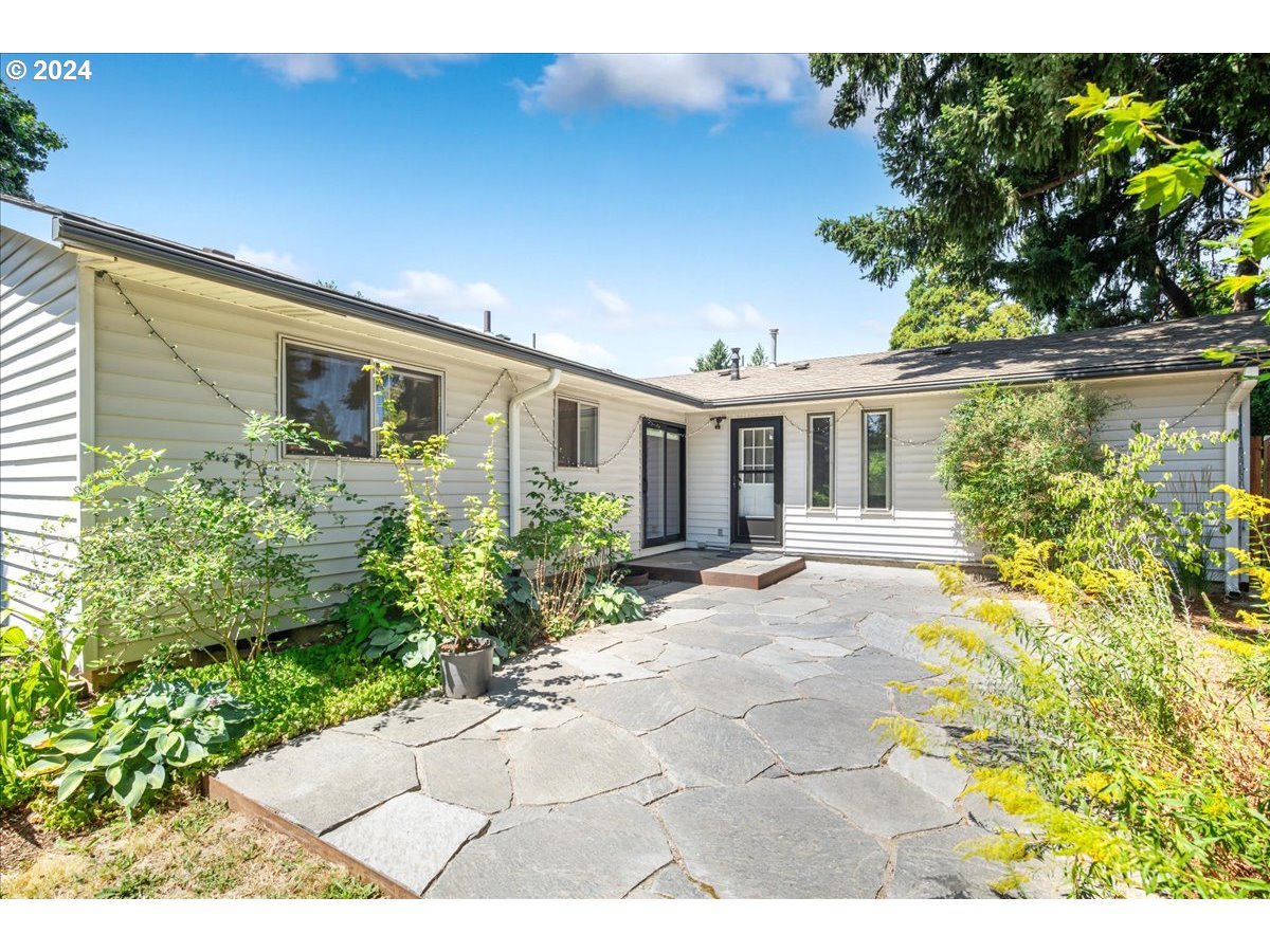 12216 SE SEQUOIA AVE