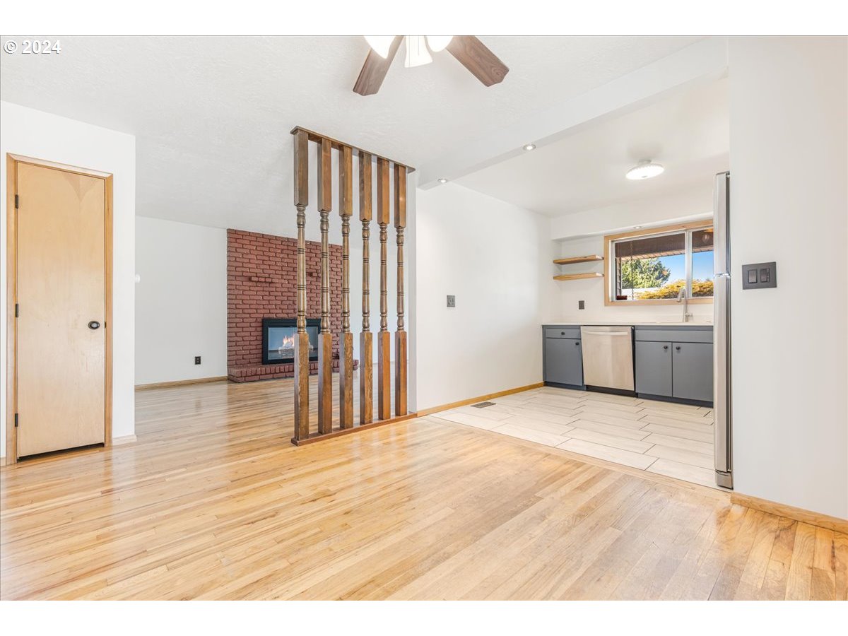 12216 SE SEQUOIA AVE