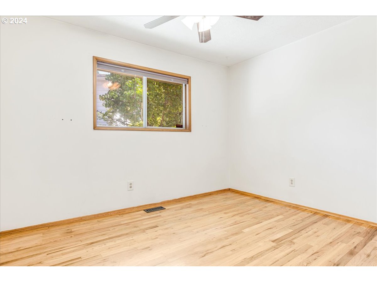 12216 SE SEQUOIA AVE